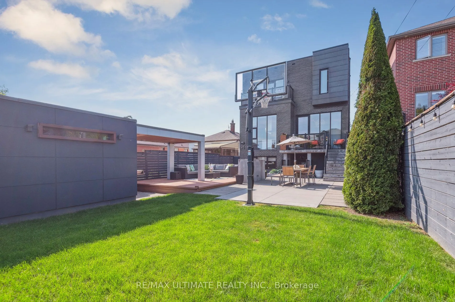 1139 Glengrove Avenue W