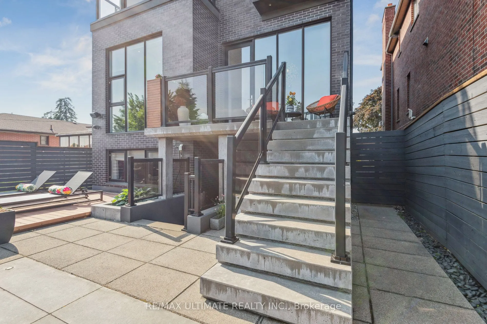 1139 Glengrove Avenue W