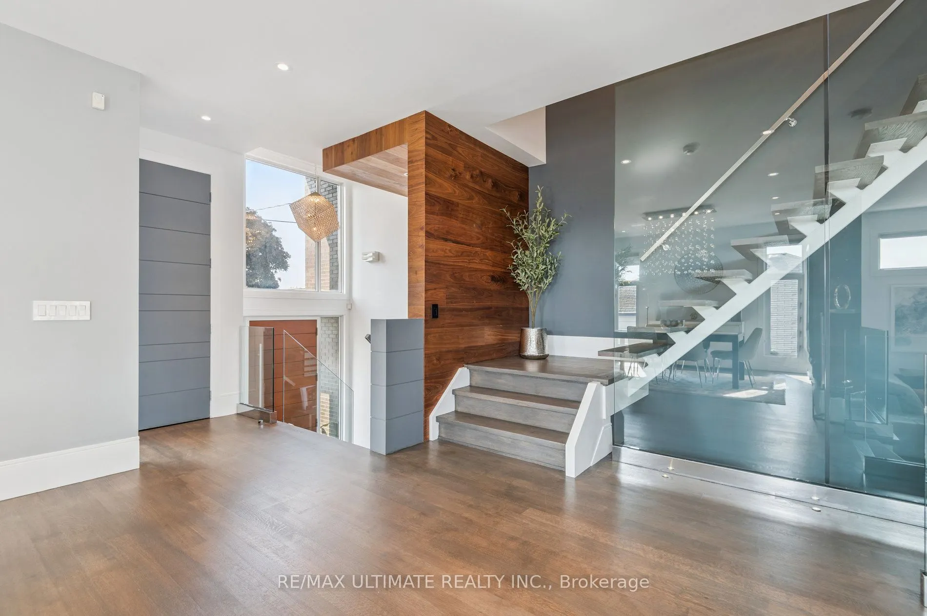 1139 Glengrove Avenue W