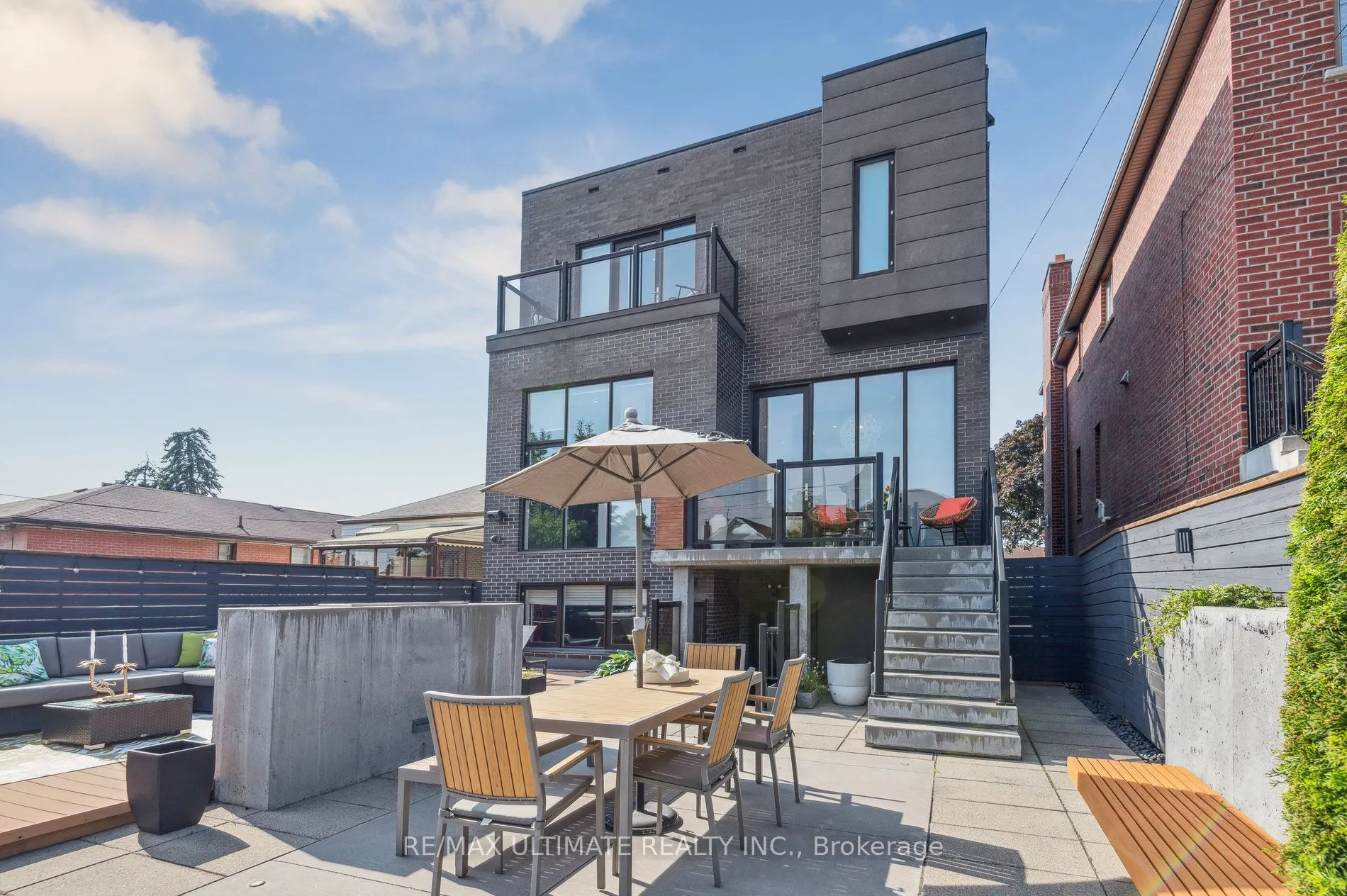 1139 Glengrove Avenue W