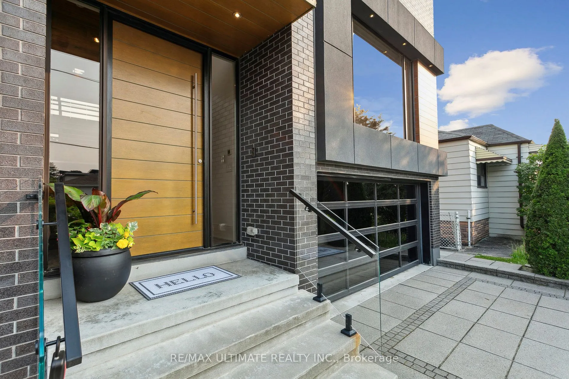 1139 Glengrove Avenue W