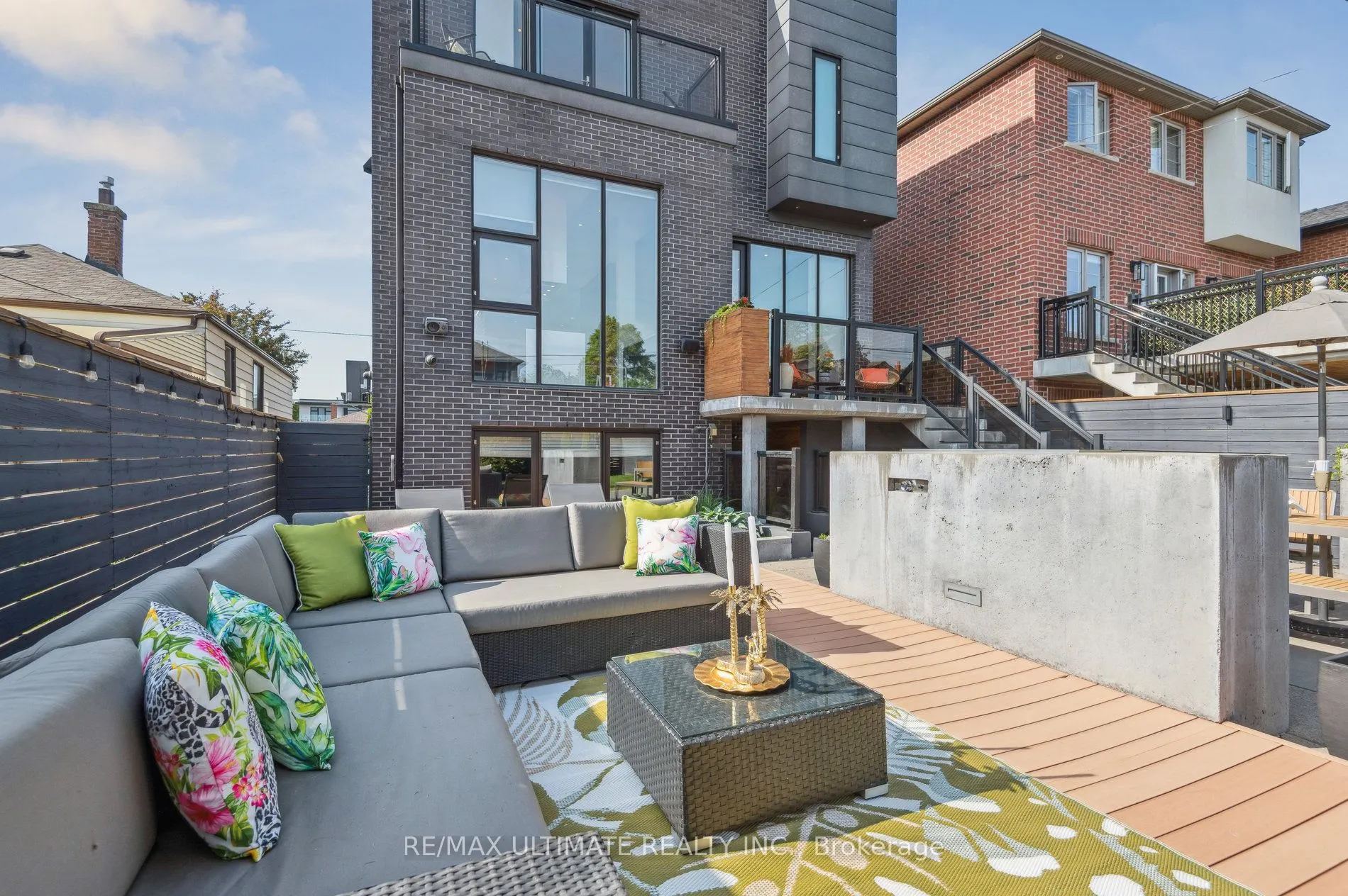 1139 Glengrove Avenue W