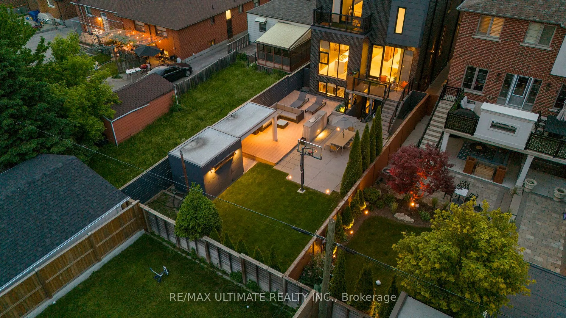 1139 Glengrove Avenue W
