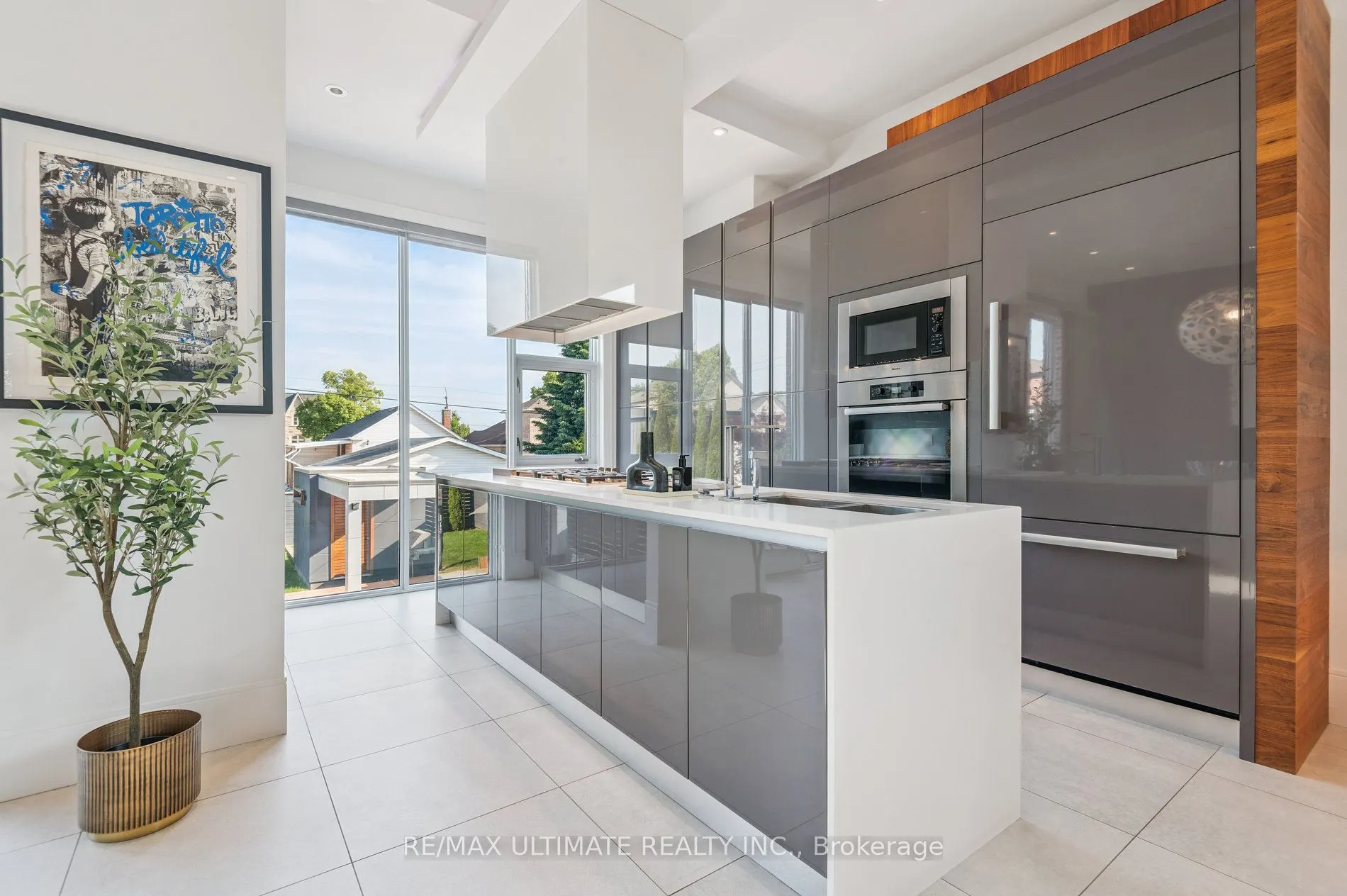 1139 Glengrove Avenue W