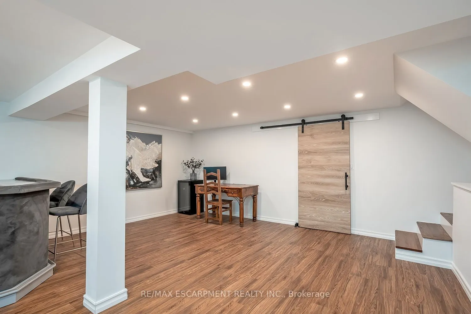 406 Oakwood Drive