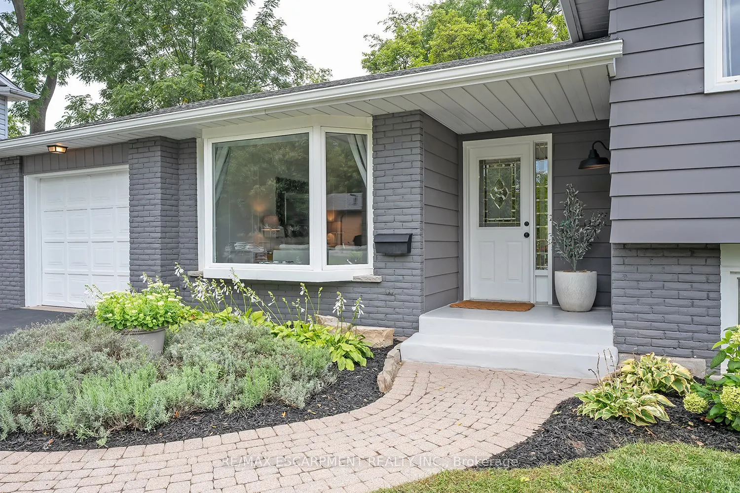 406 Oakwood Drive