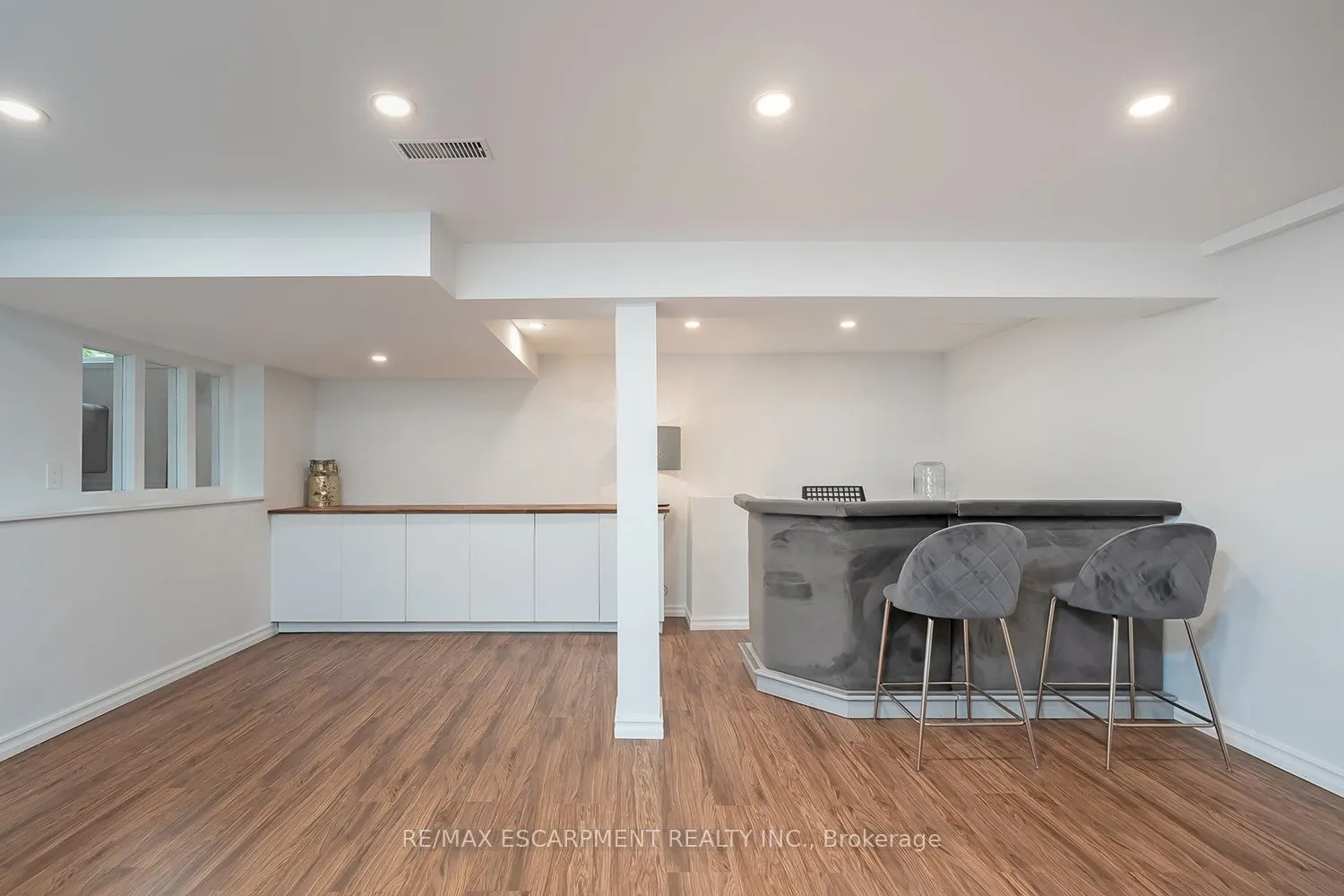 406 Oakwood Drive