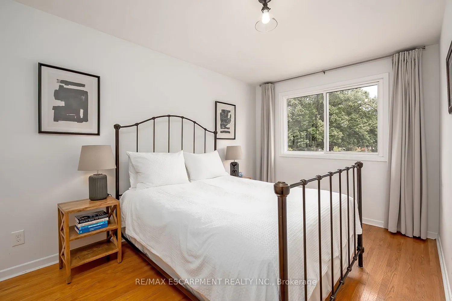406 Oakwood Drive