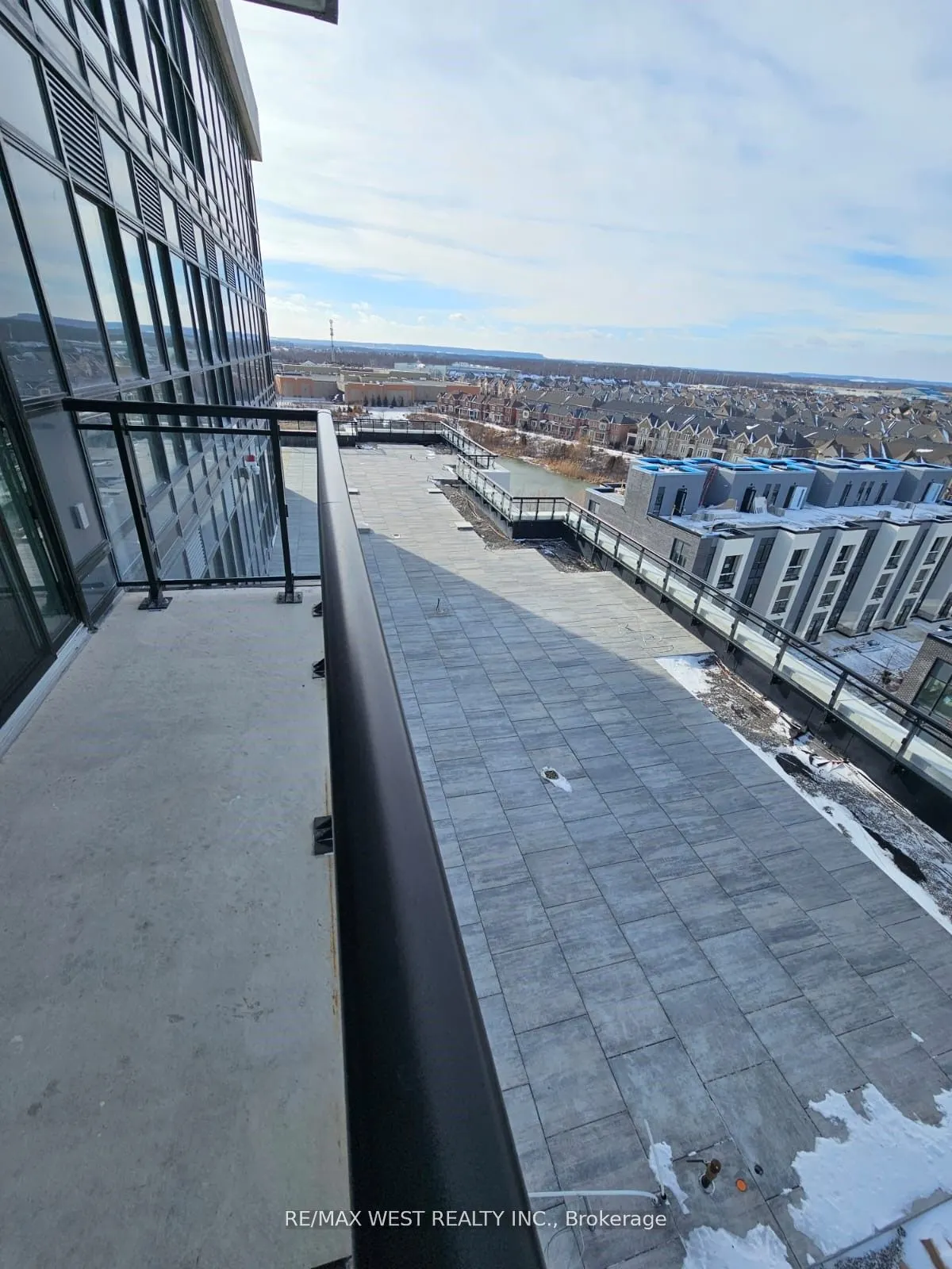 405 Dundas Street W, #709