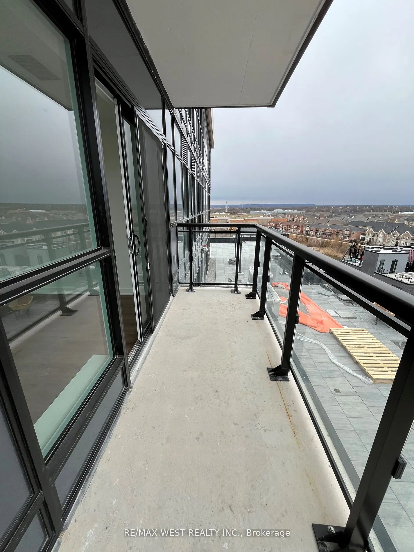 405 Dundas Street W, #709