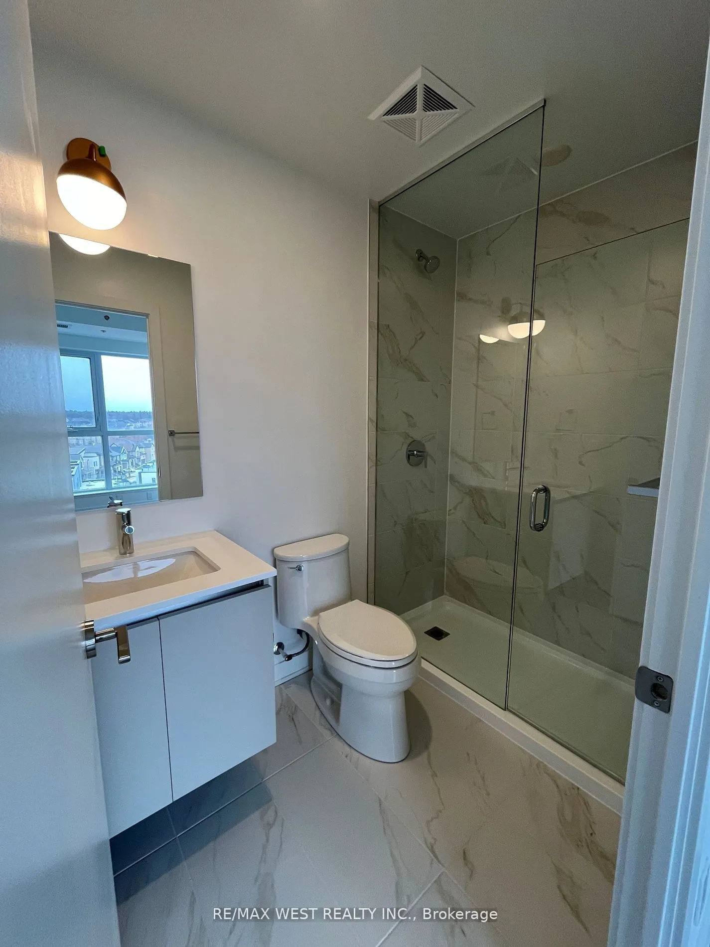 405 Dundas Street W, #709