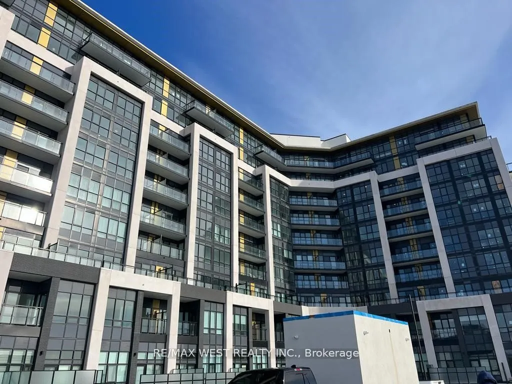 405 Dundas Street W, #709