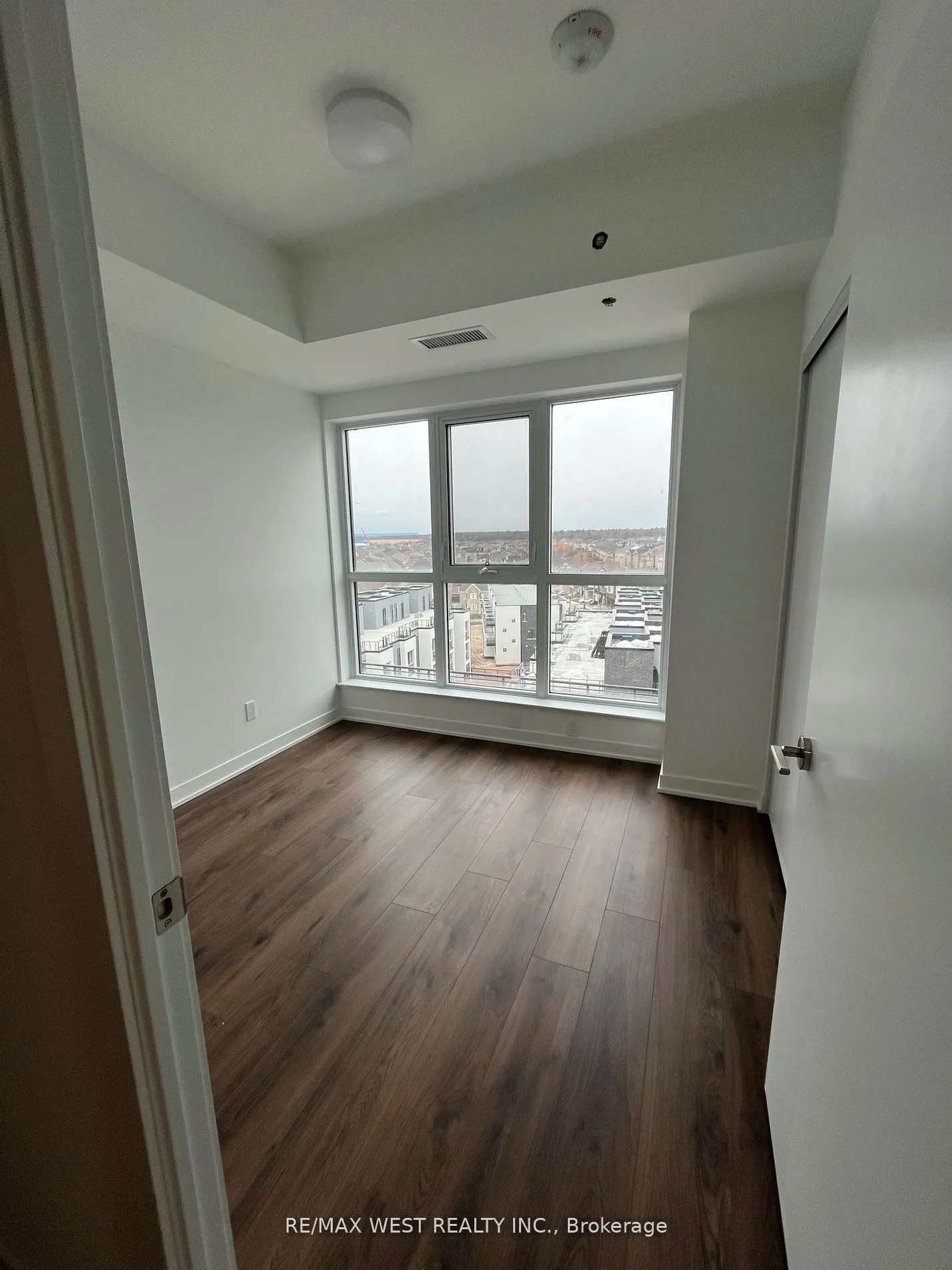 405 Dundas Street W, #709