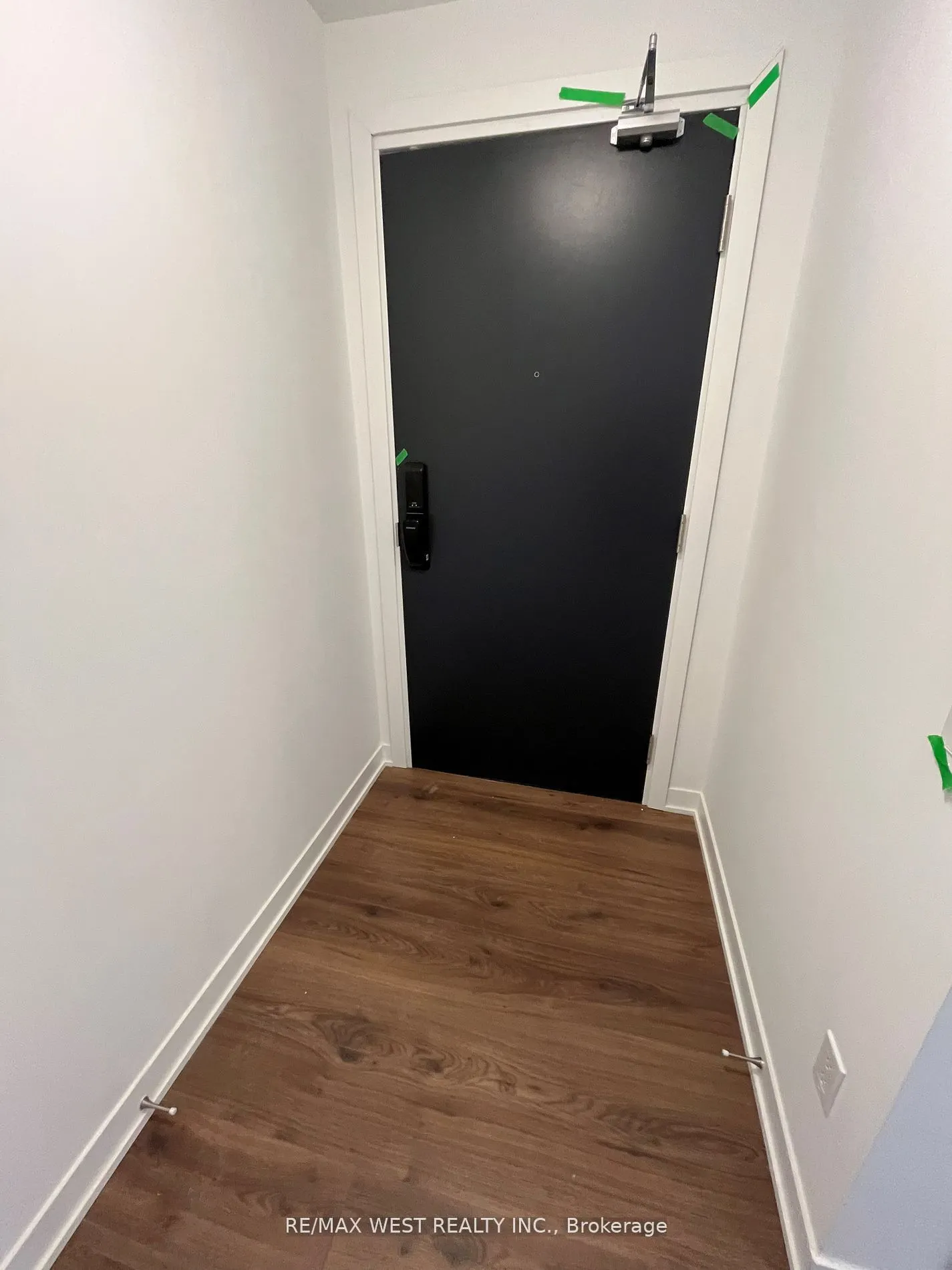 405 Dundas Street W, #709