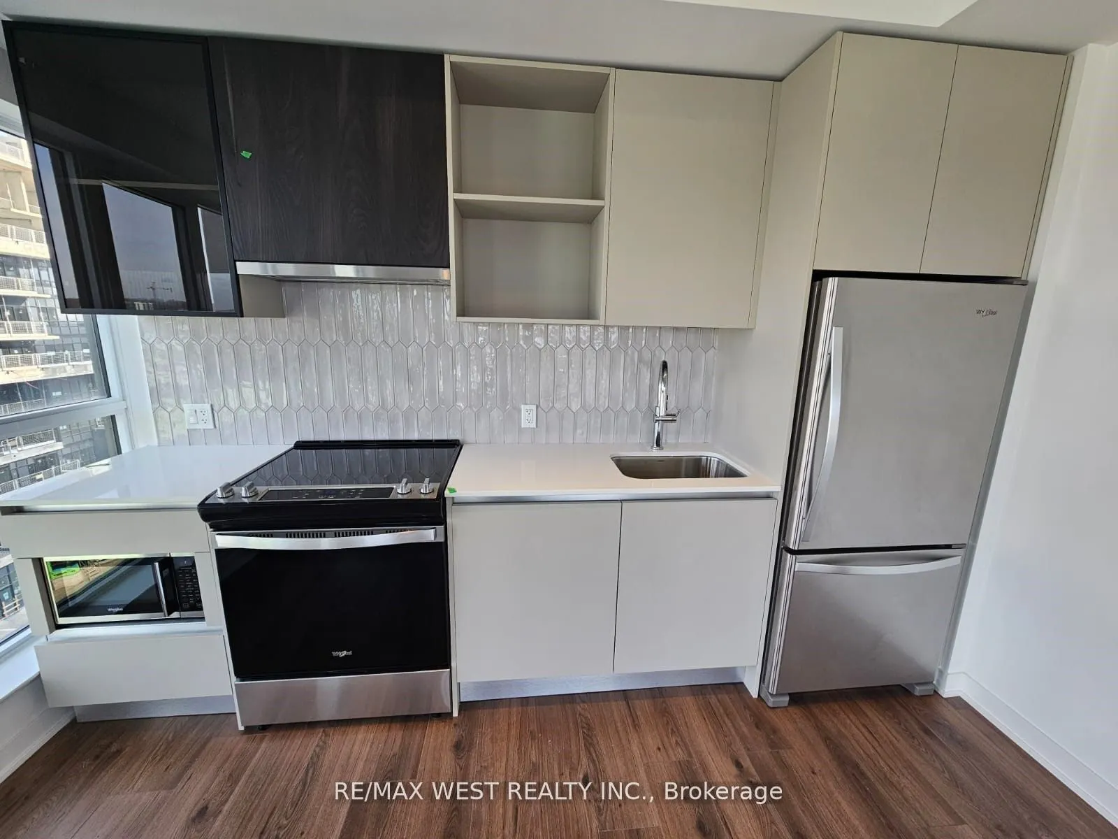 405 Dundas Street W, #709