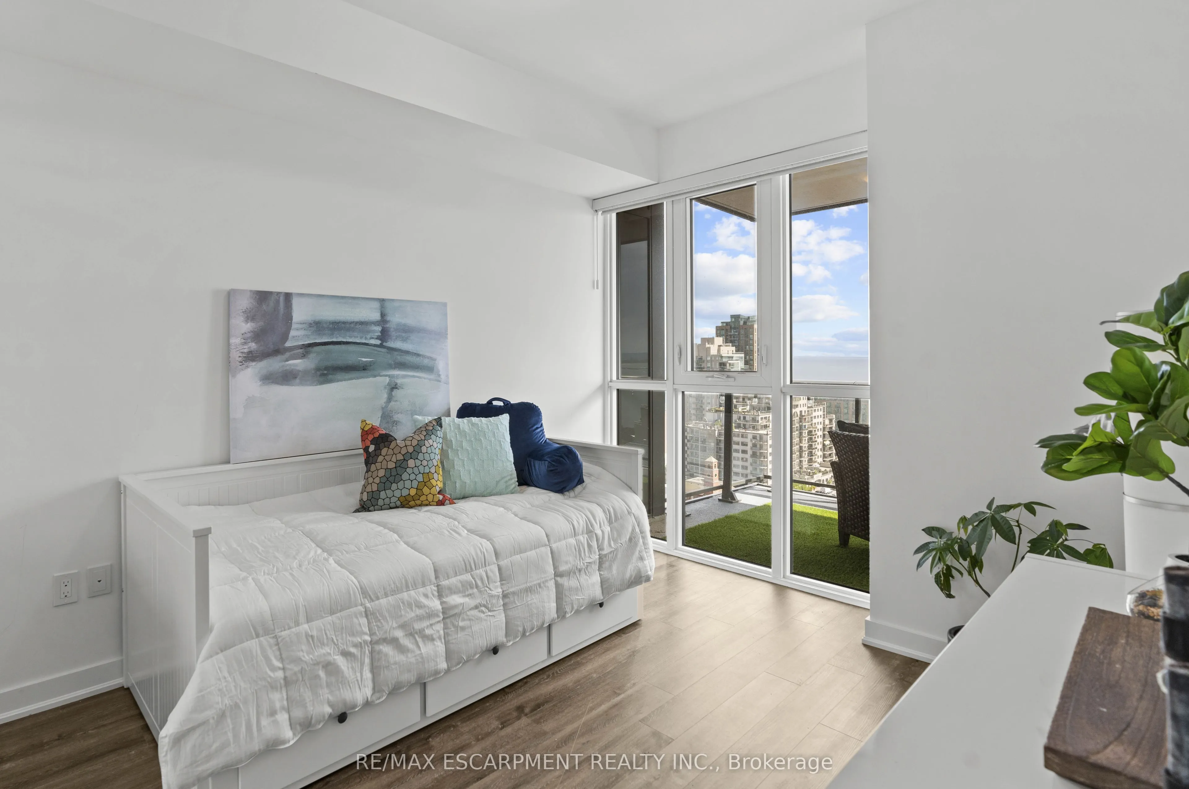 2007 James Street, #1604