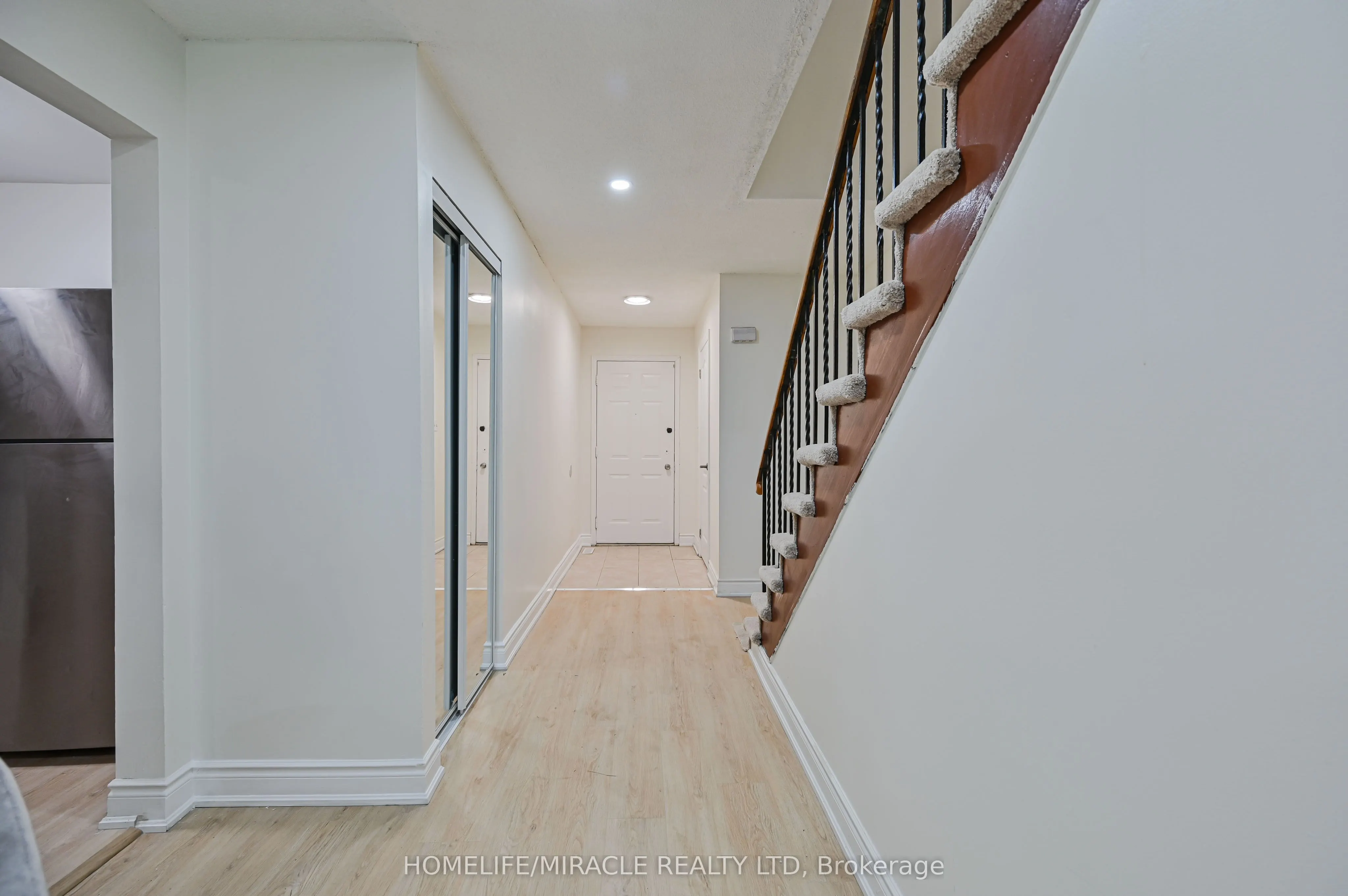 32 Woodsview Avenue