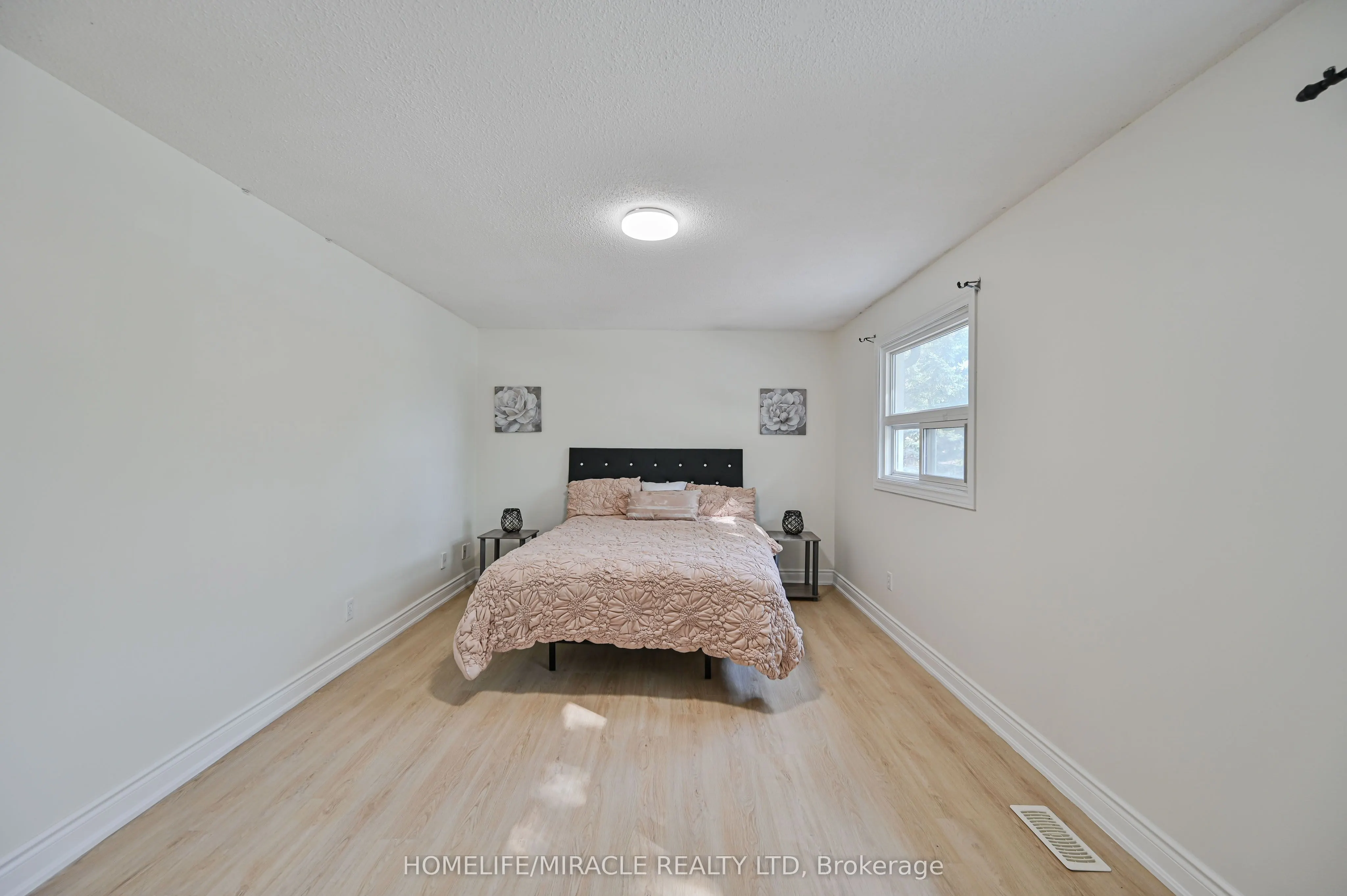 32 Woodsview Avenue