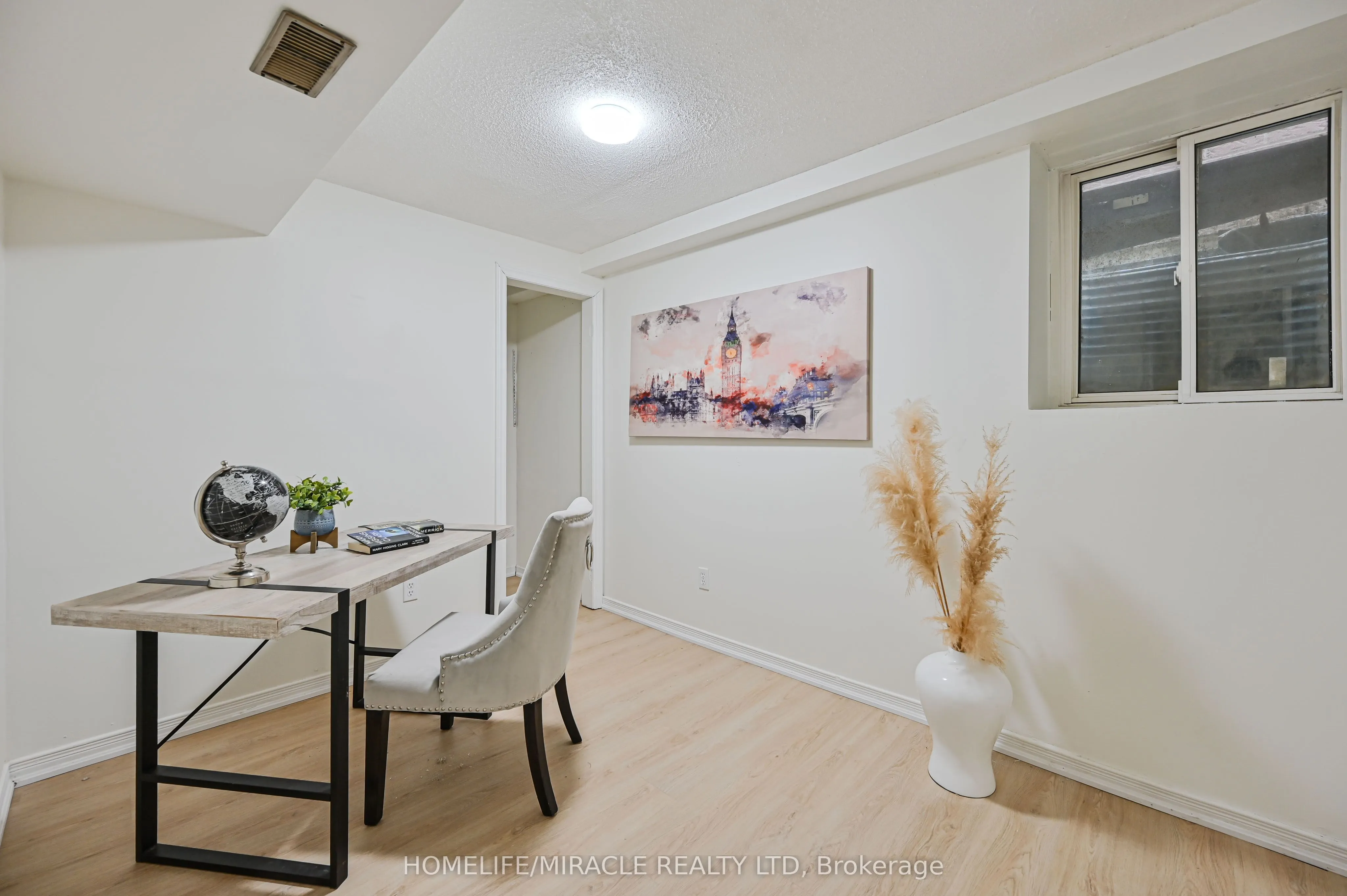 32 Woodsview Avenue