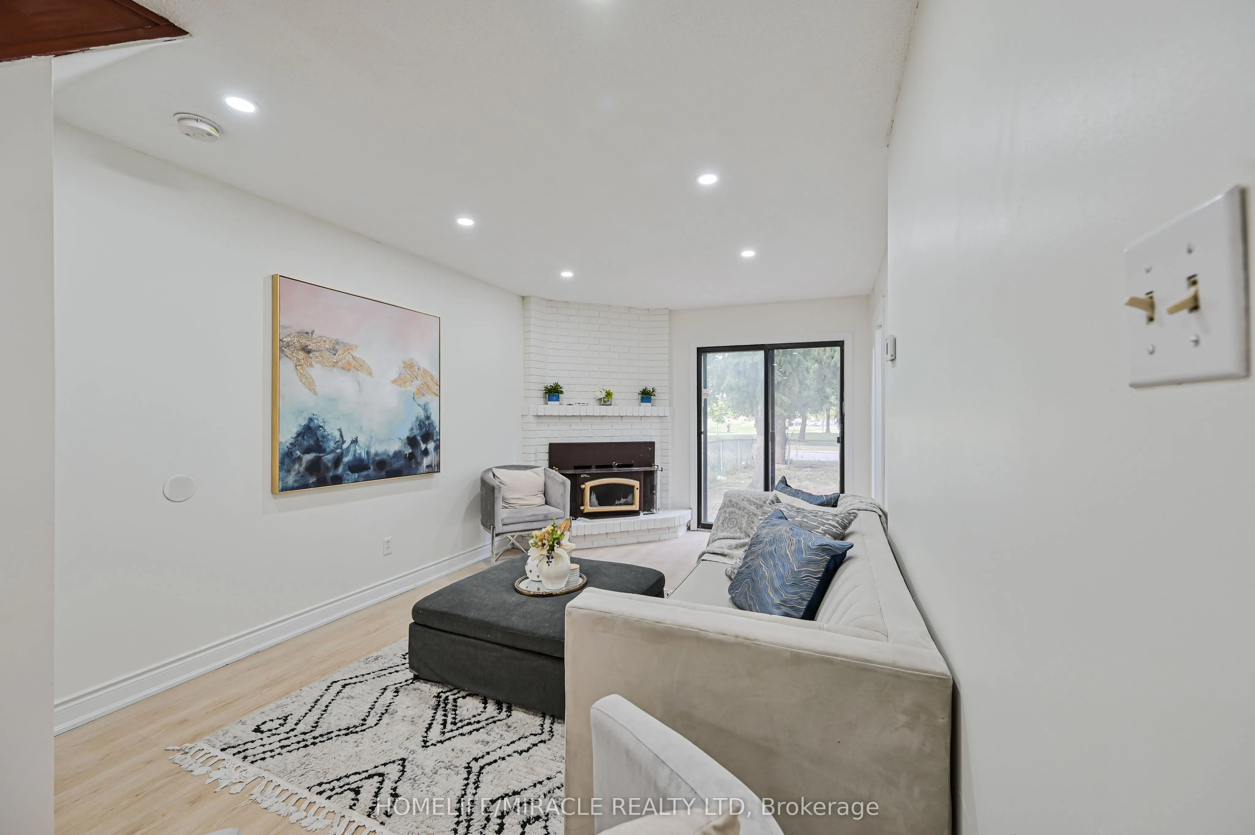 32 Woodsview Avenue