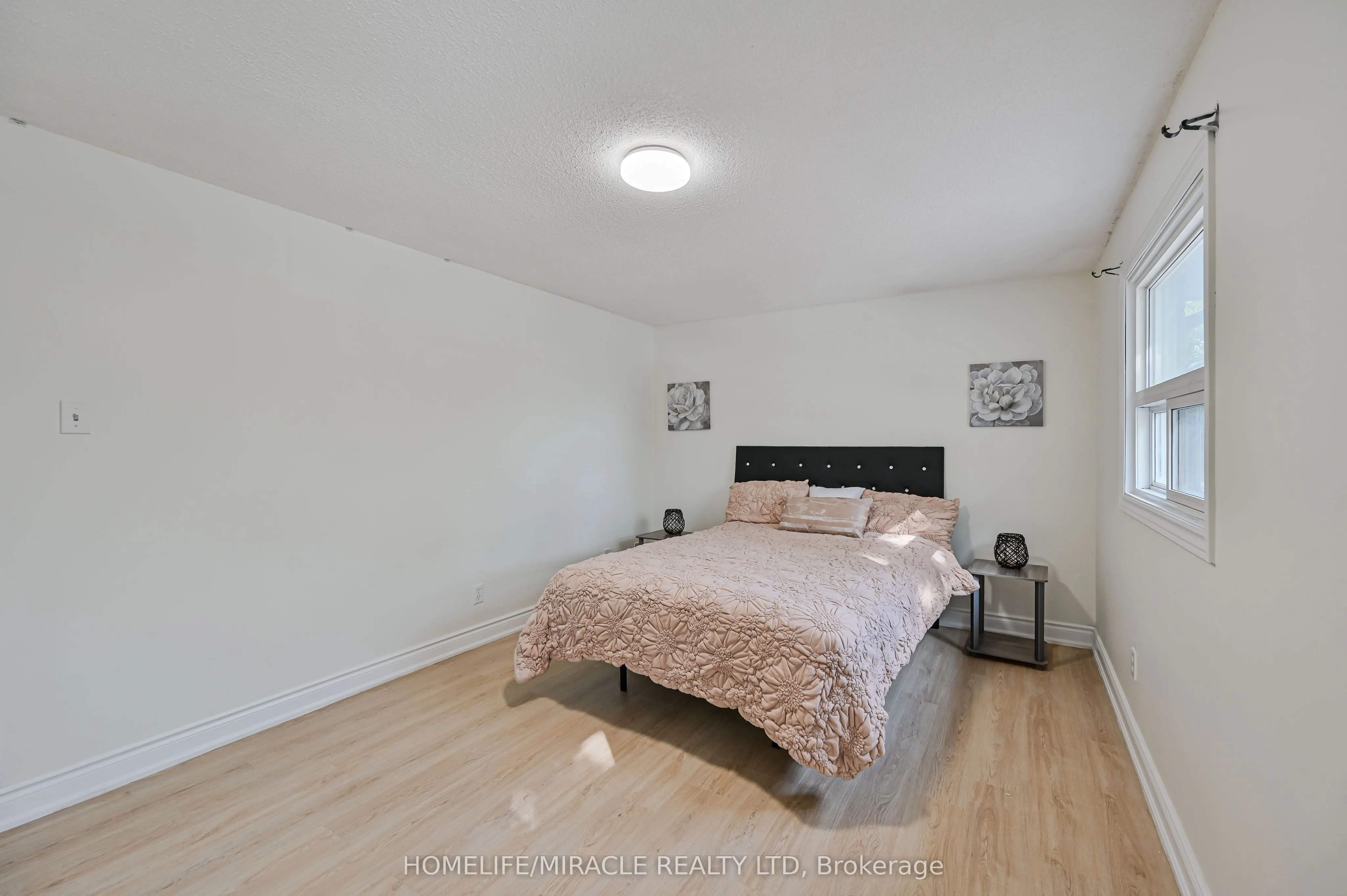 32 Woodsview Avenue
