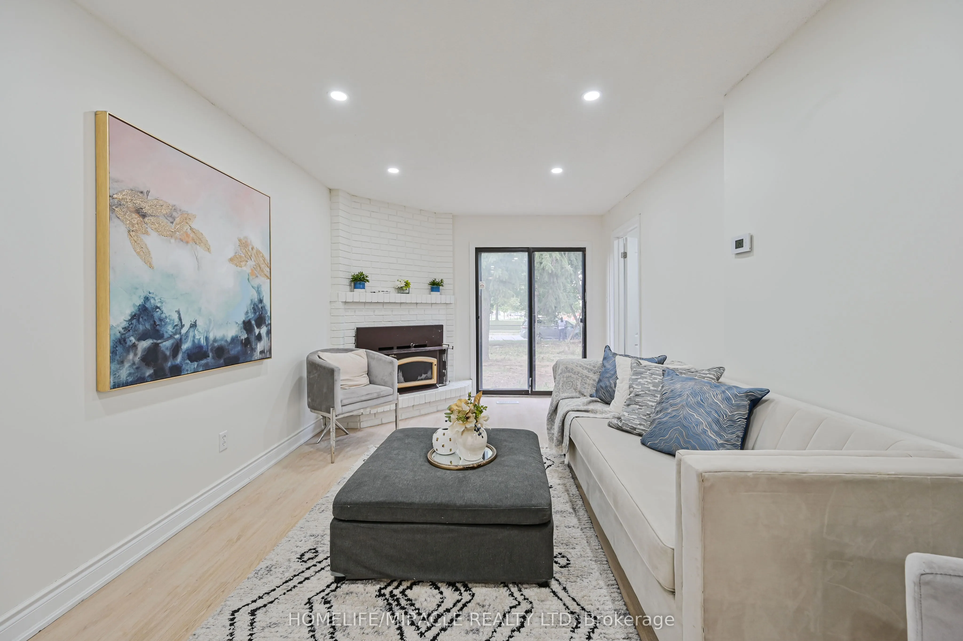 32 Woodsview Avenue