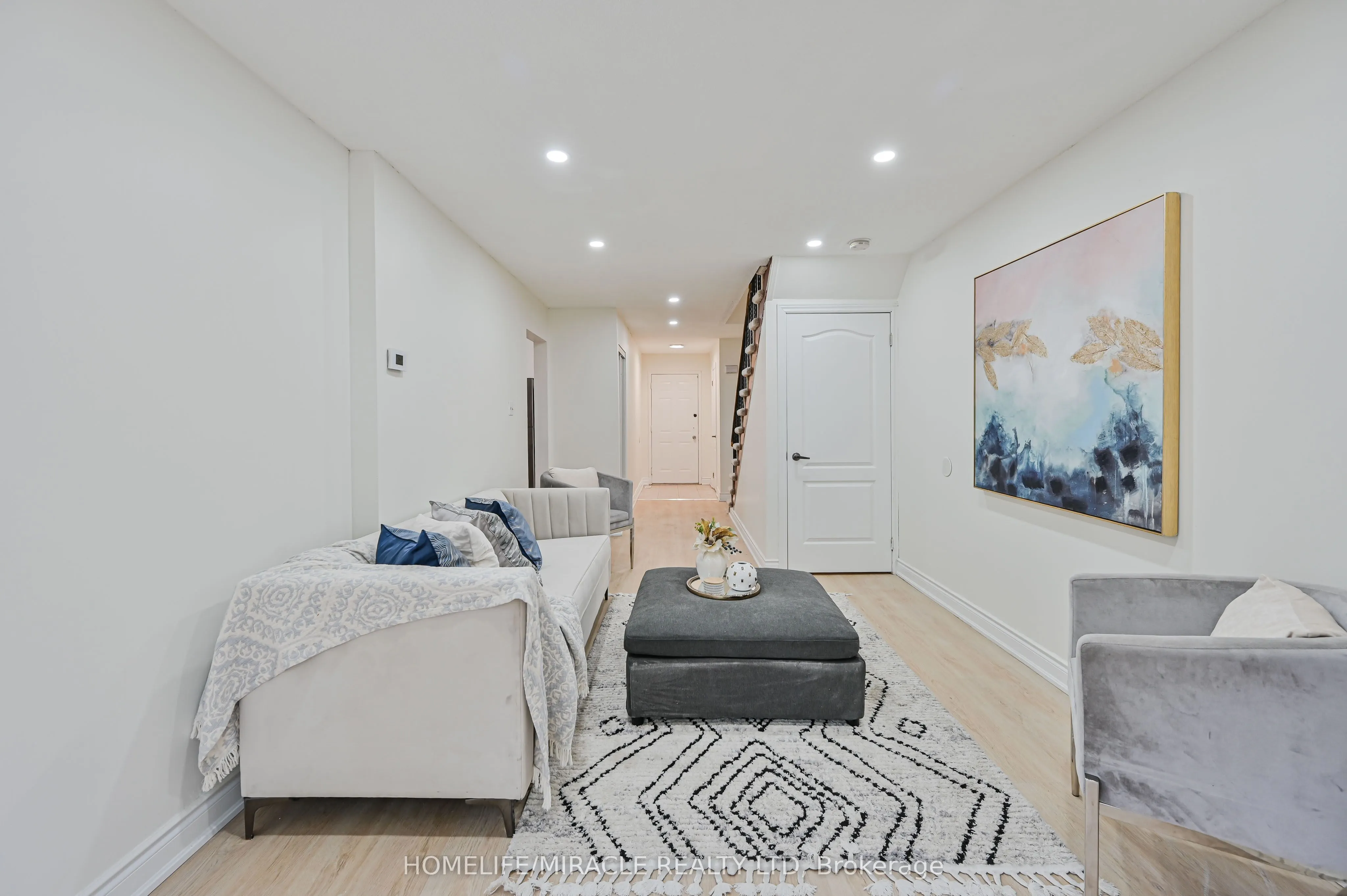 32 Woodsview Avenue