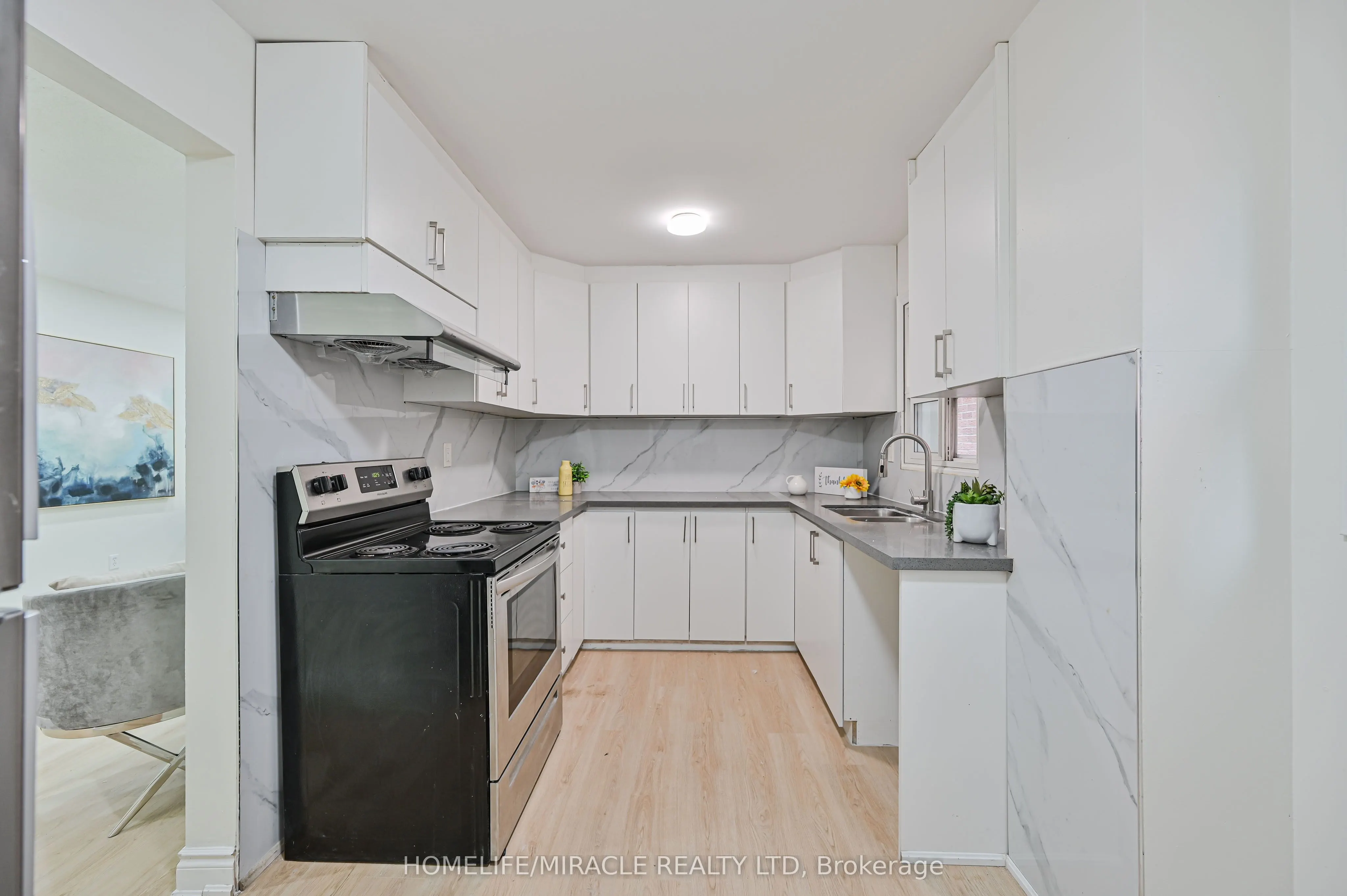 32 Woodsview Avenue