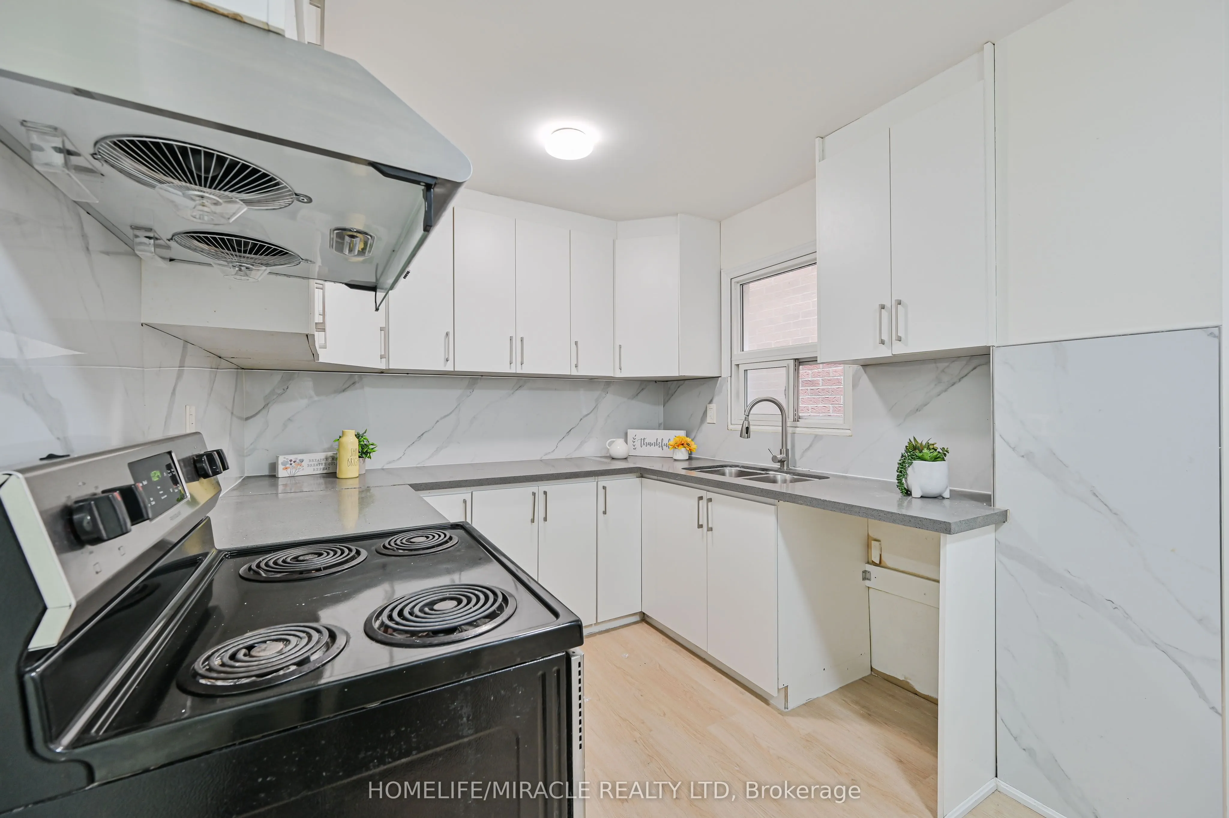 32 Woodsview Avenue