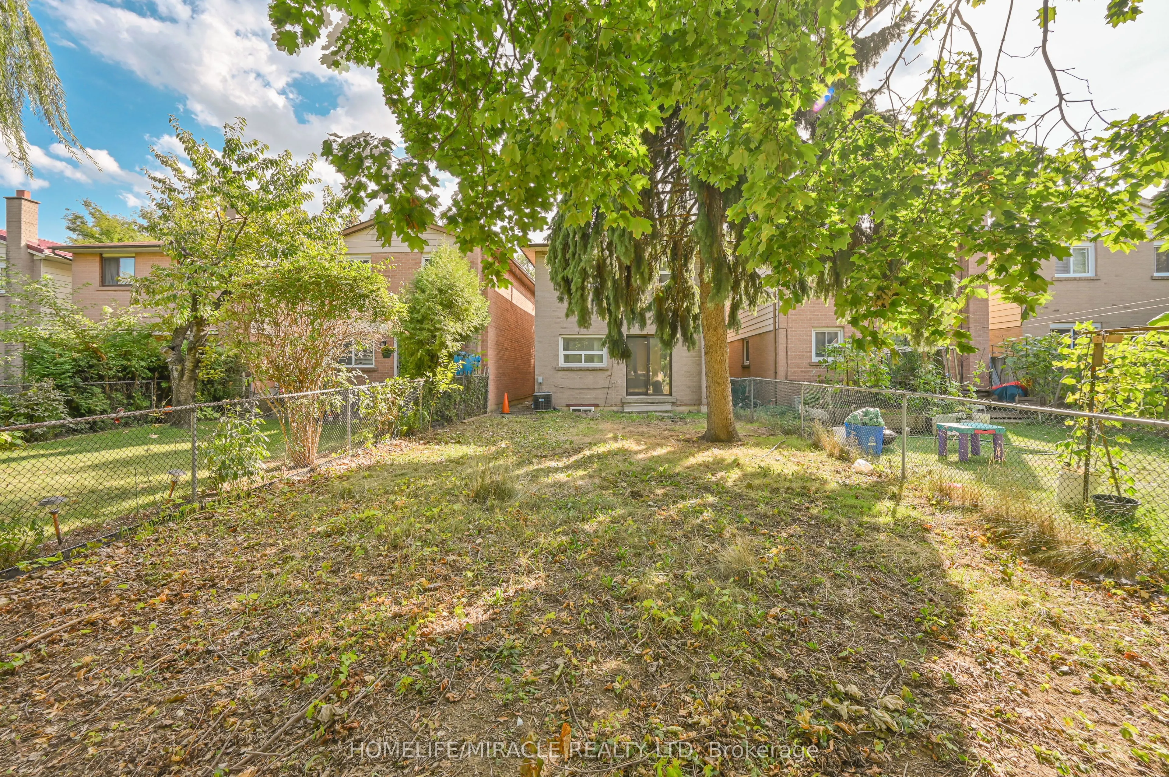 32 Woodsview Avenue