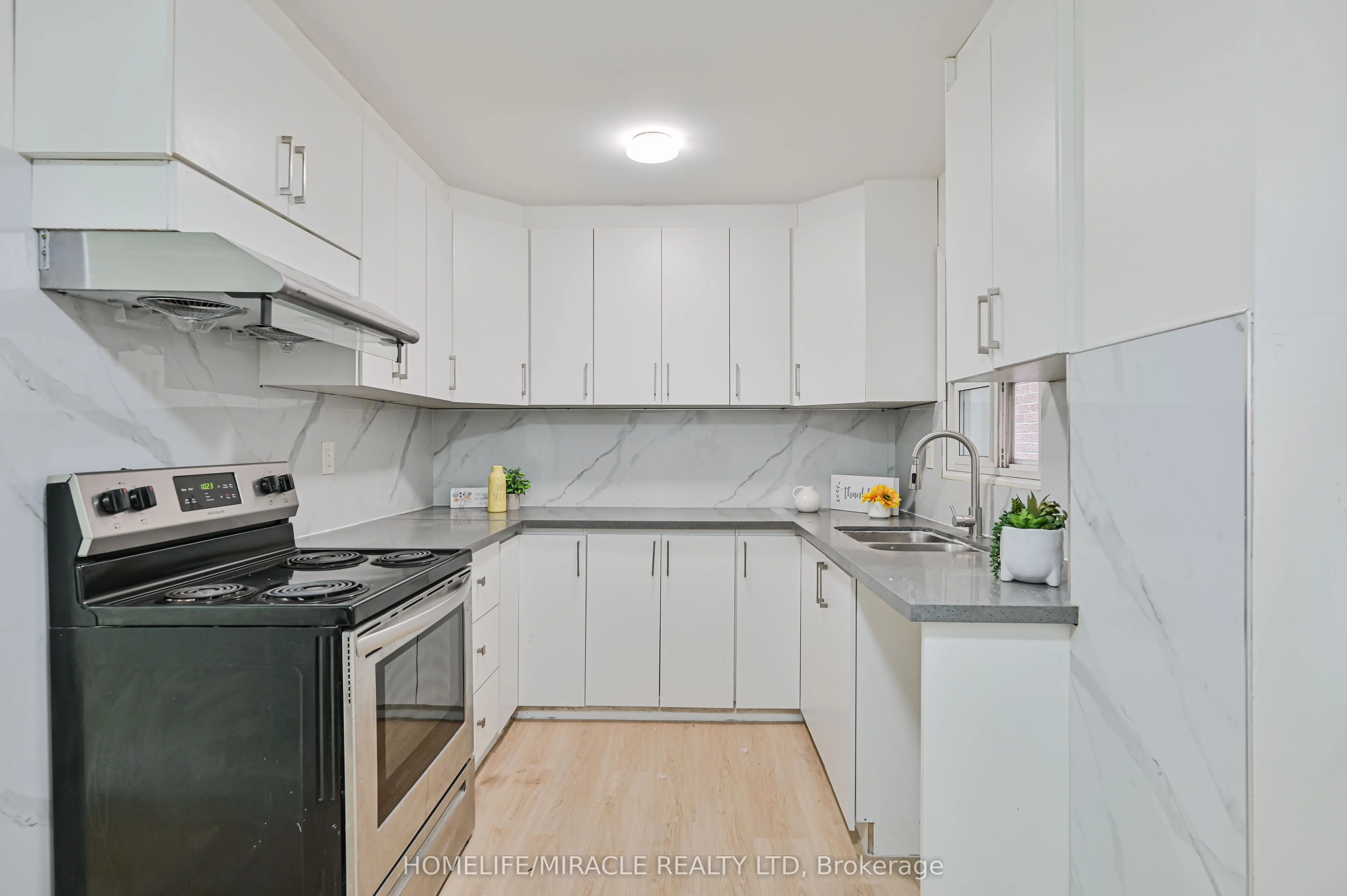 32 Woodsview Avenue