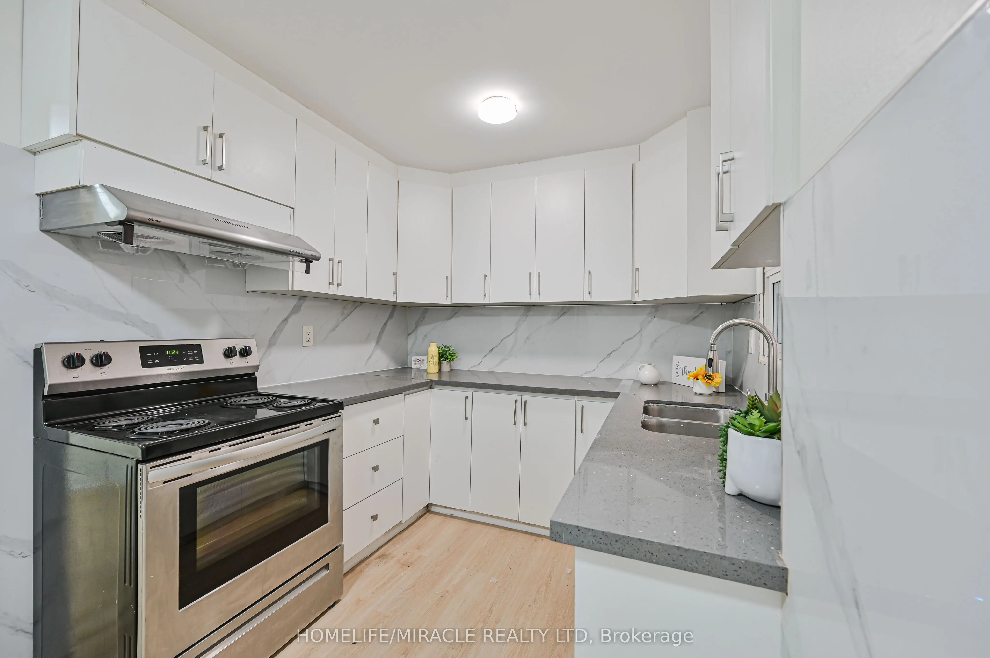 32 Woodsview Avenue
