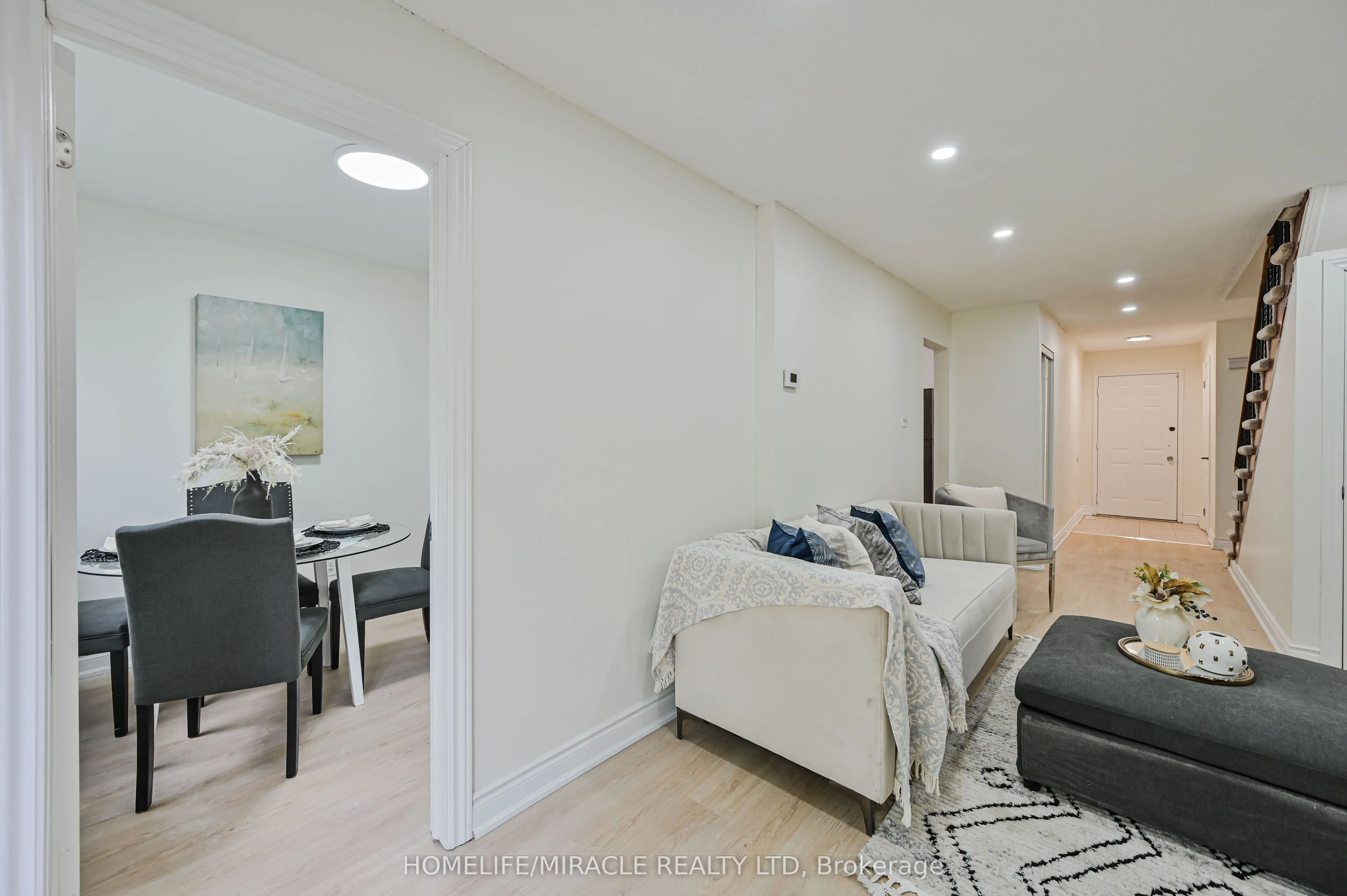 32 Woodsview Avenue