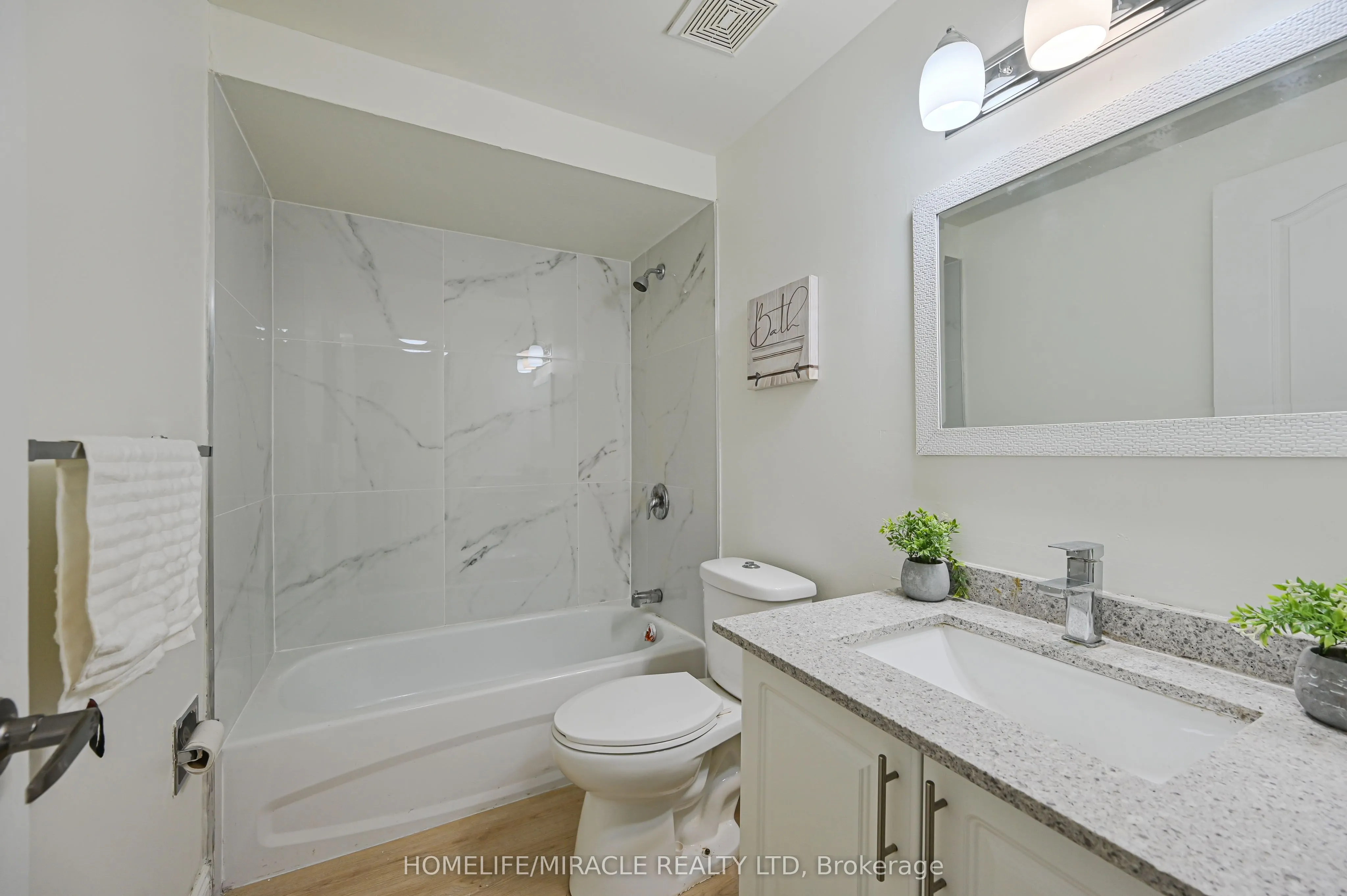 32 Woodsview Avenue