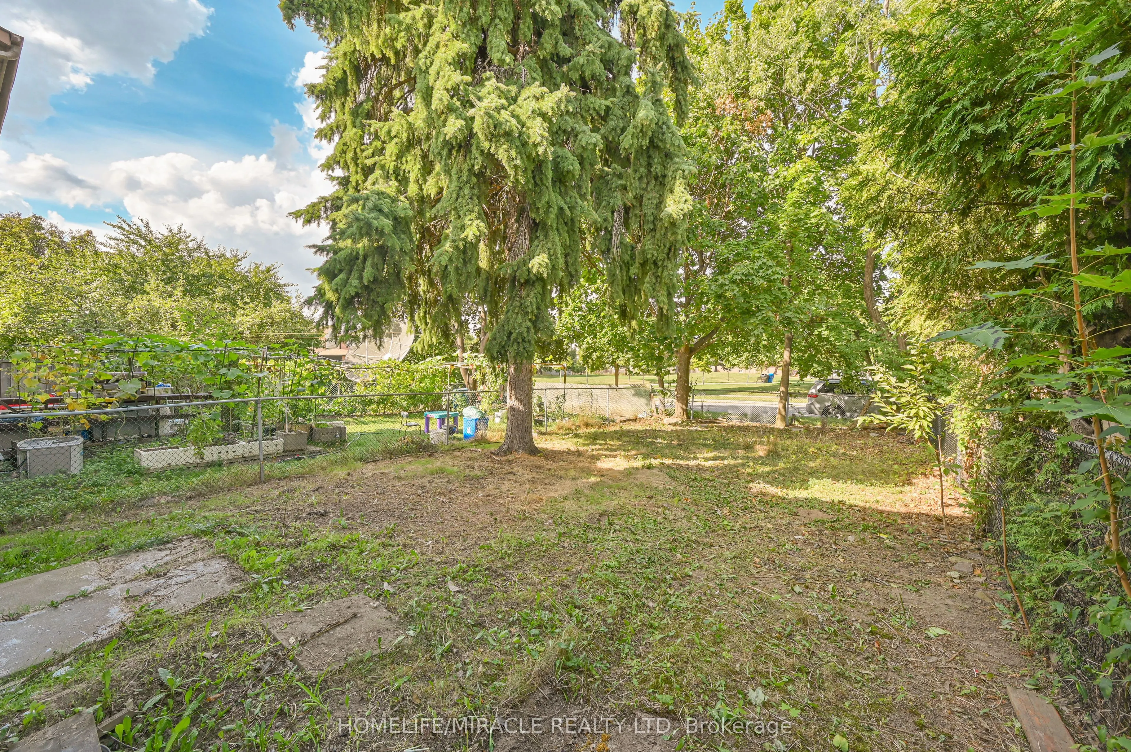 32 Woodsview Avenue