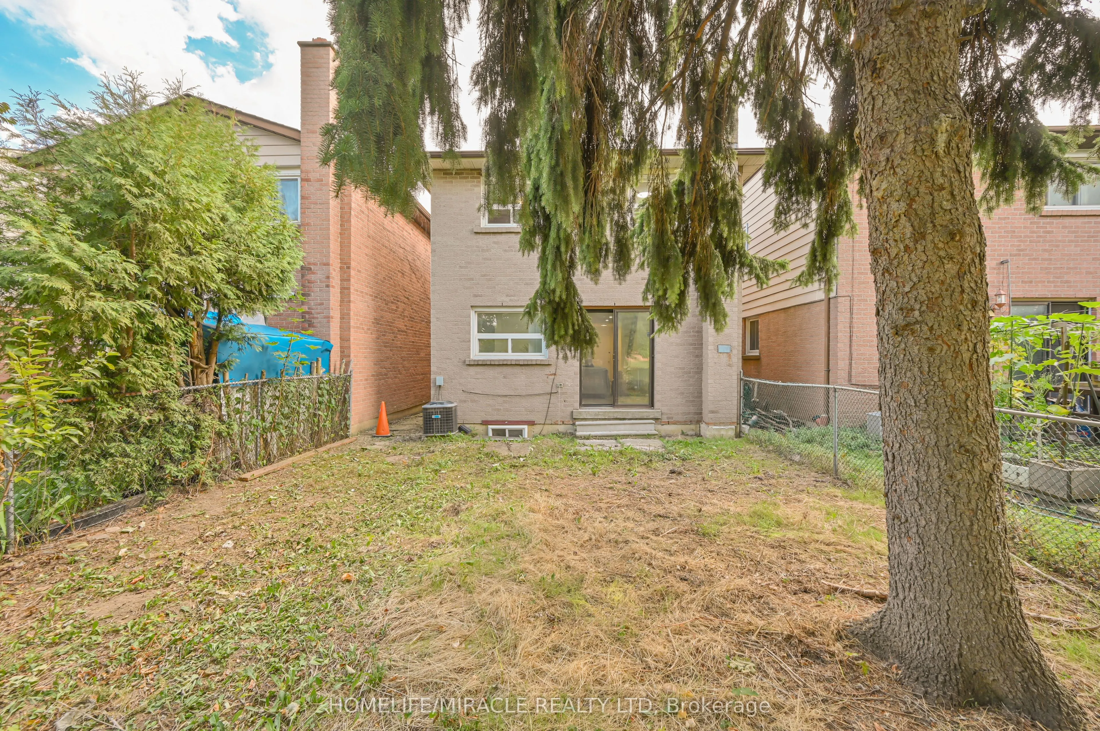 32 Woodsview Avenue