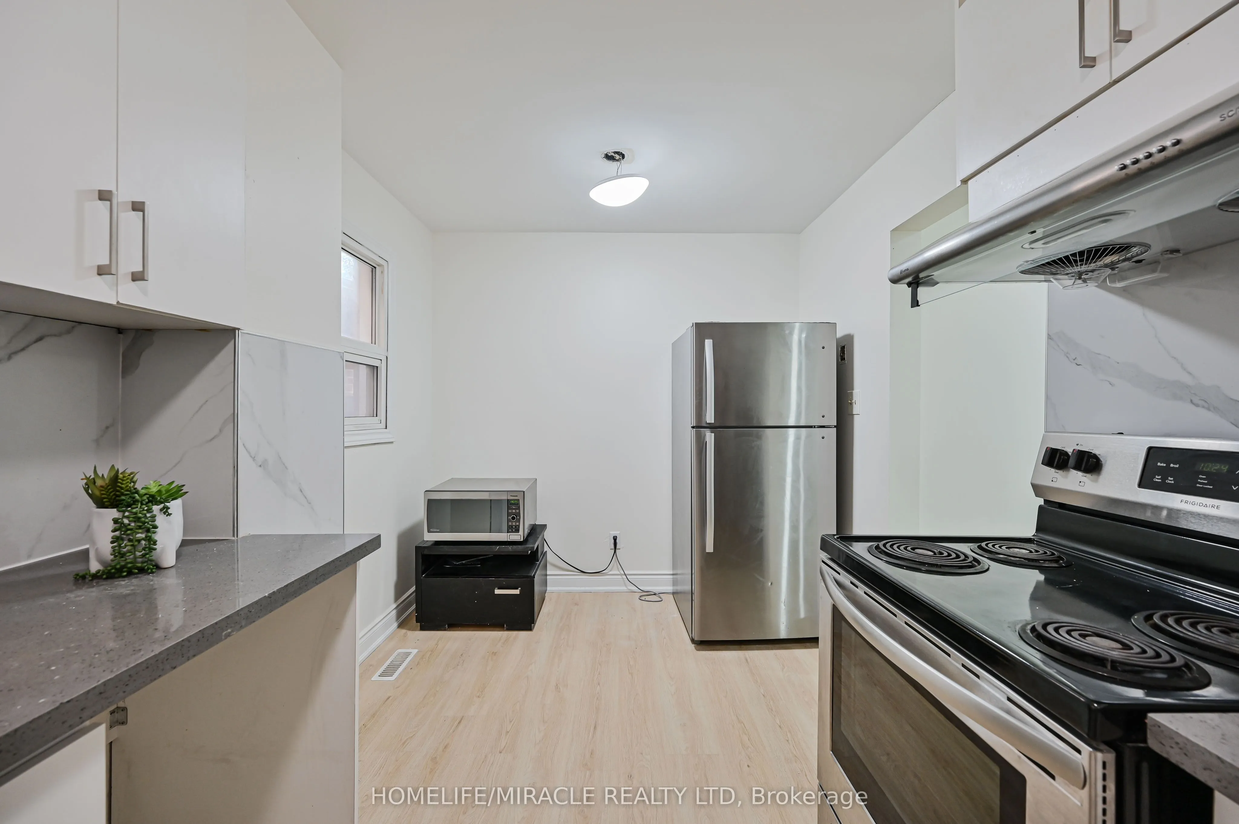 32 Woodsview Avenue