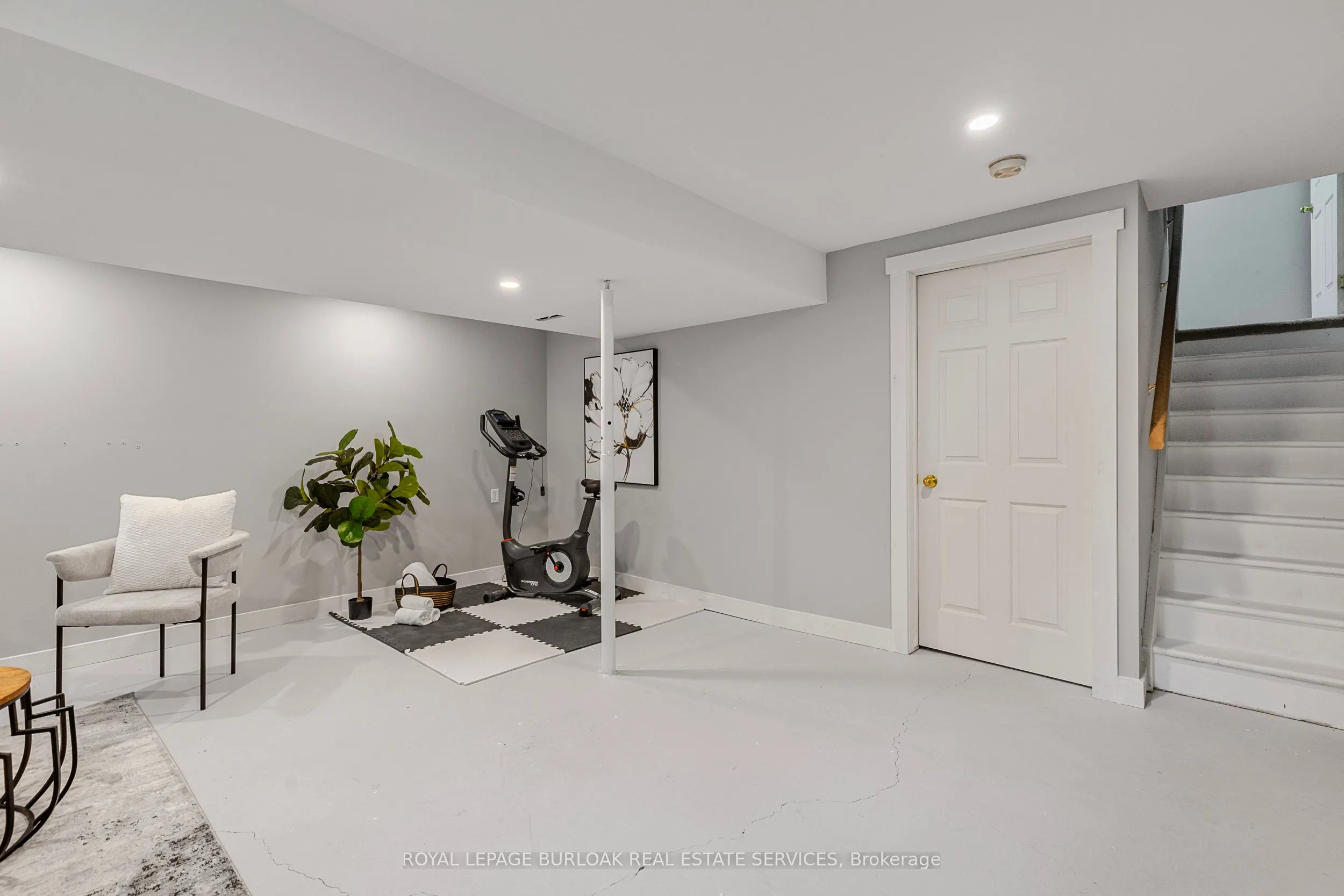 130 Robert Street, #32