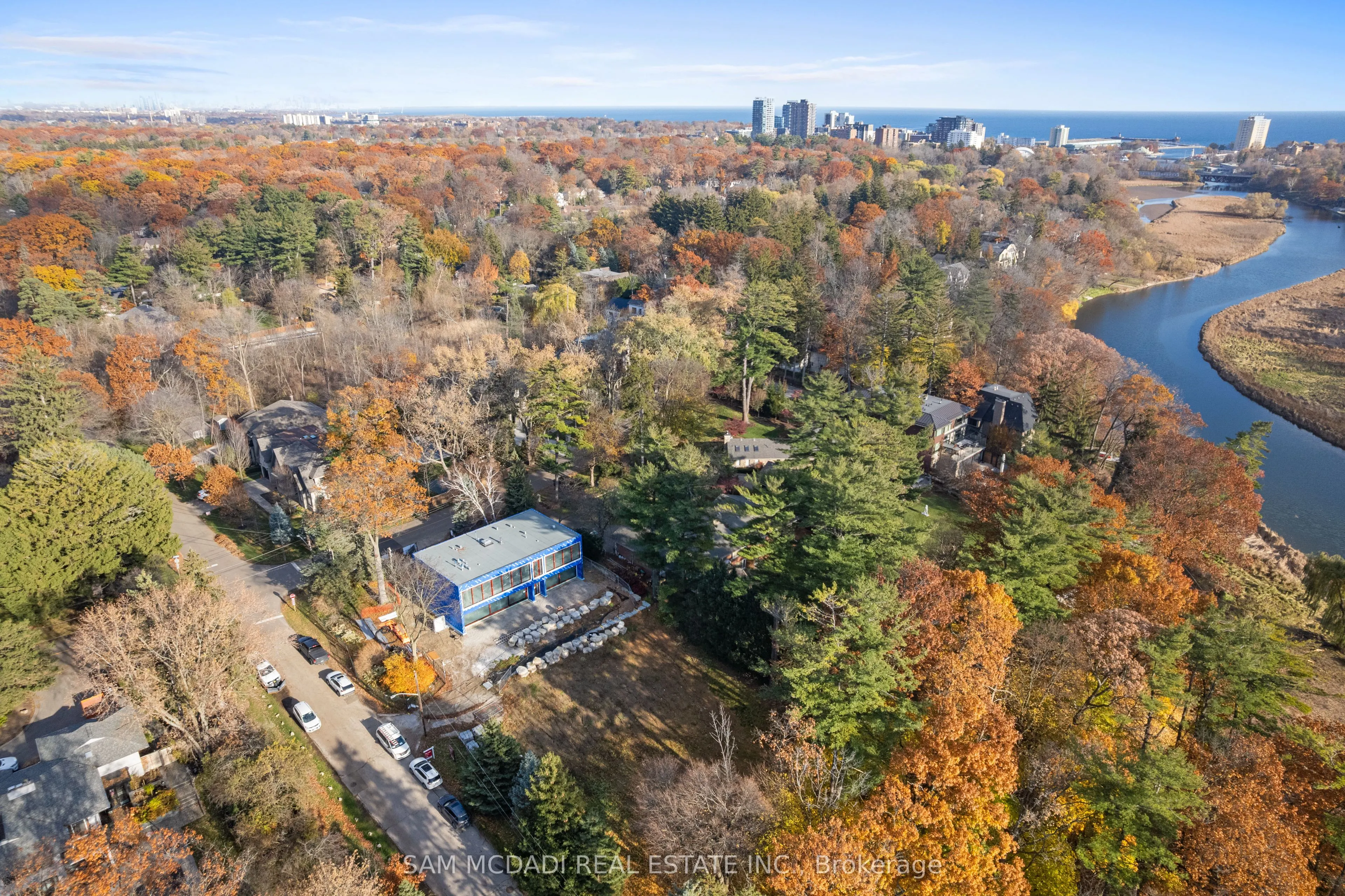 1470 Pinetree Crescent