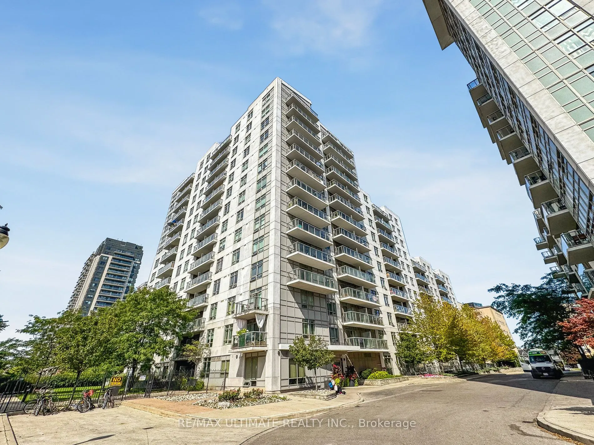 816 Lansdowne Avenue, #1402