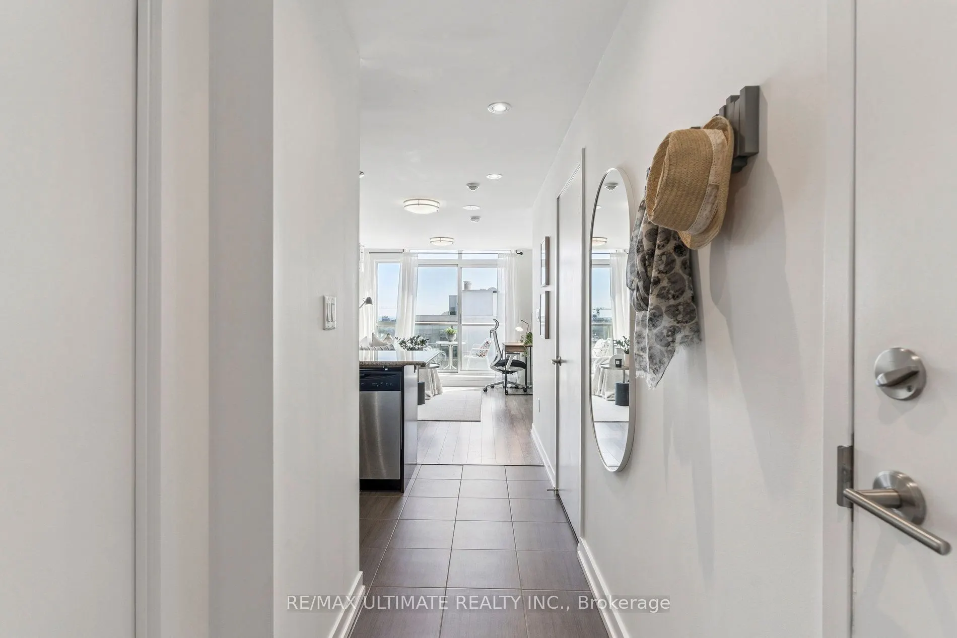 816 Lansdowne Avenue, #1402