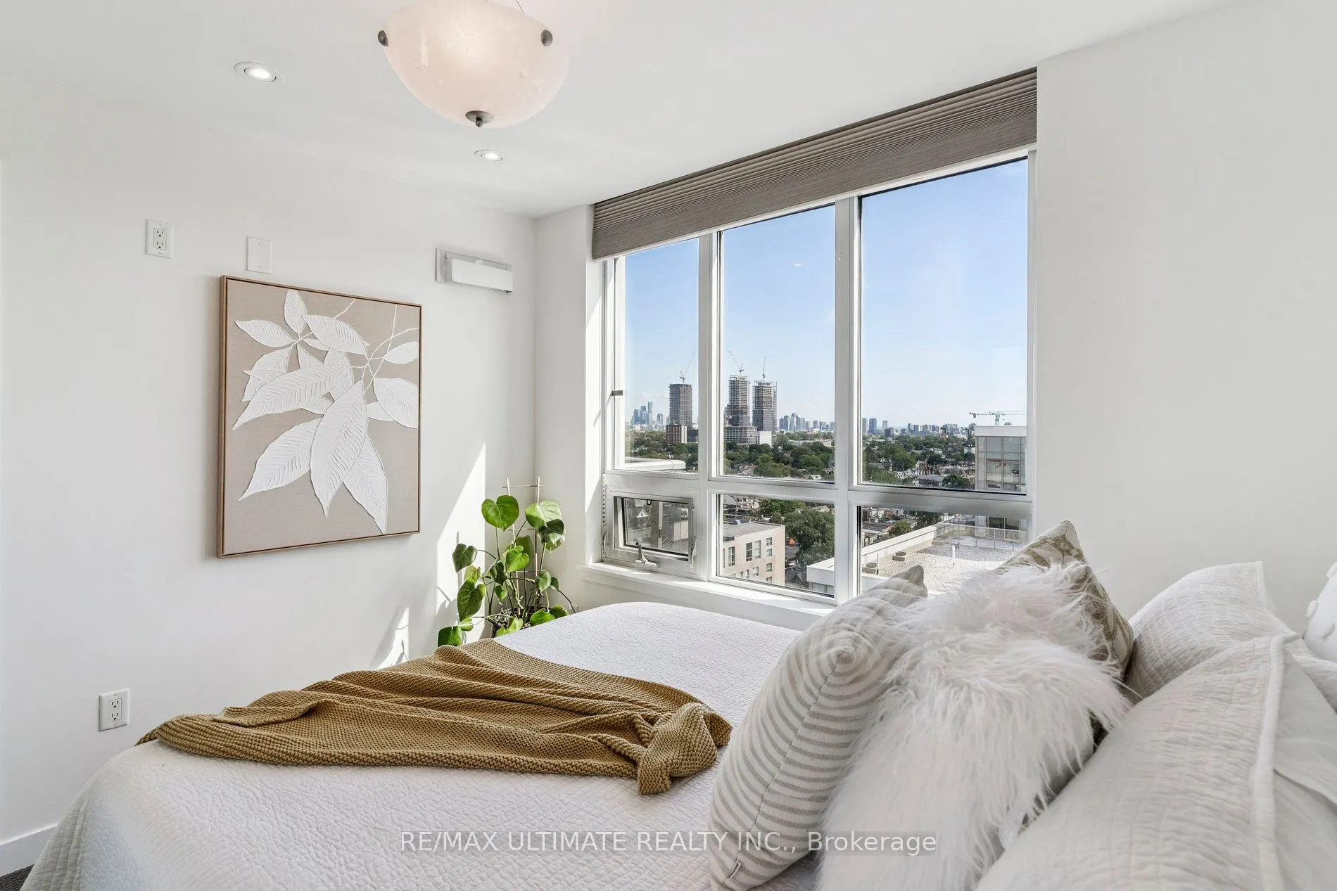 816 Lansdowne Avenue, #1402