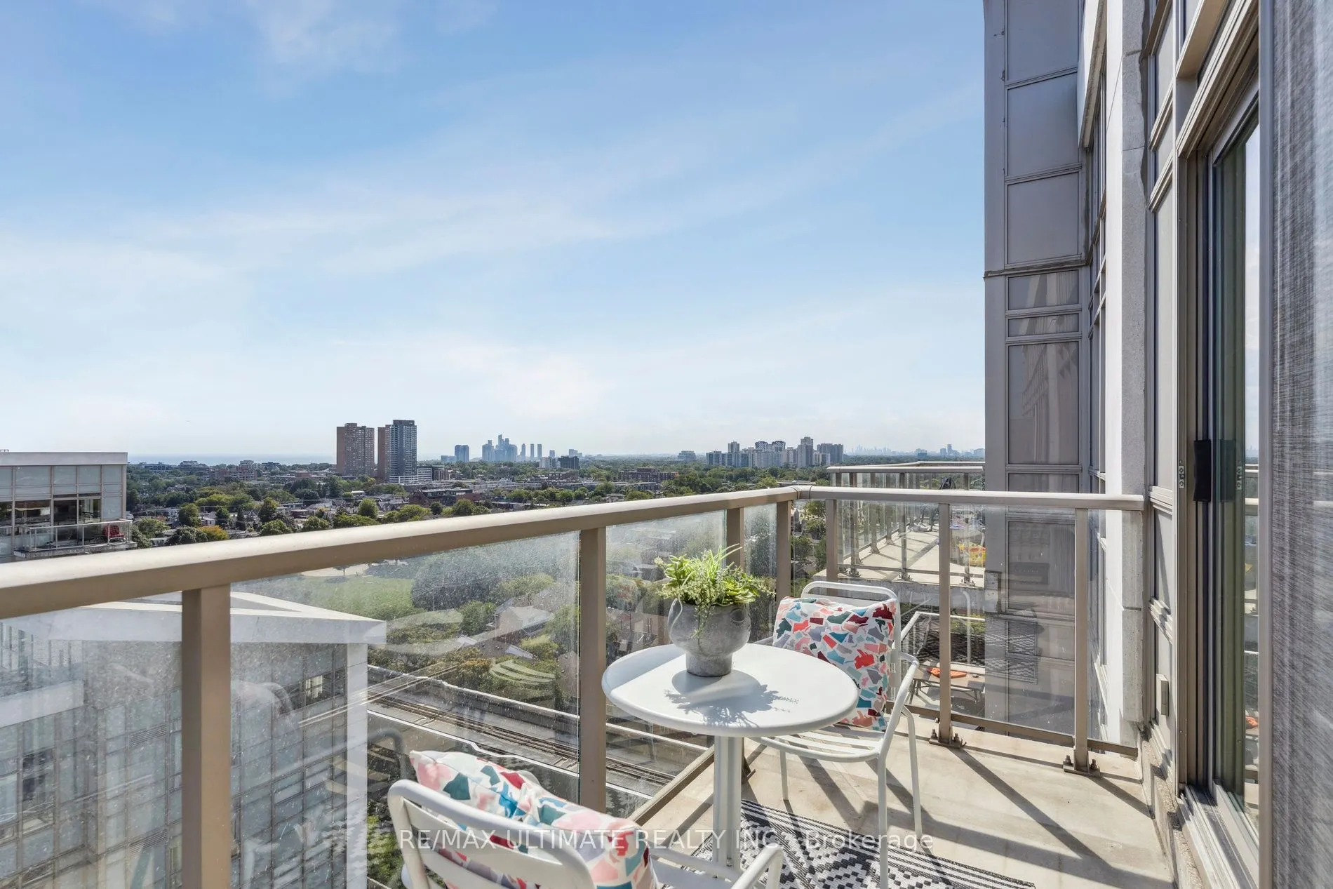 816 Lansdowne Avenue, #1402