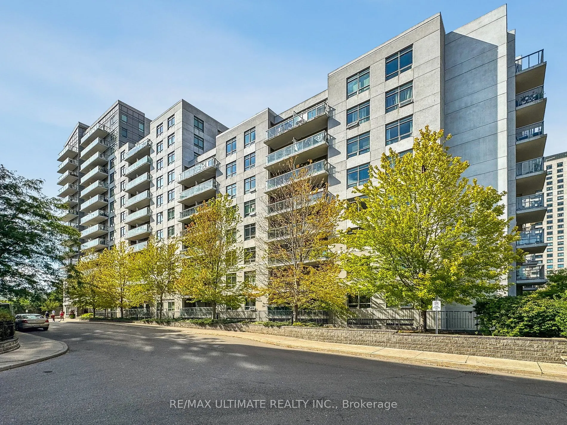 816 Lansdowne Avenue, #1402