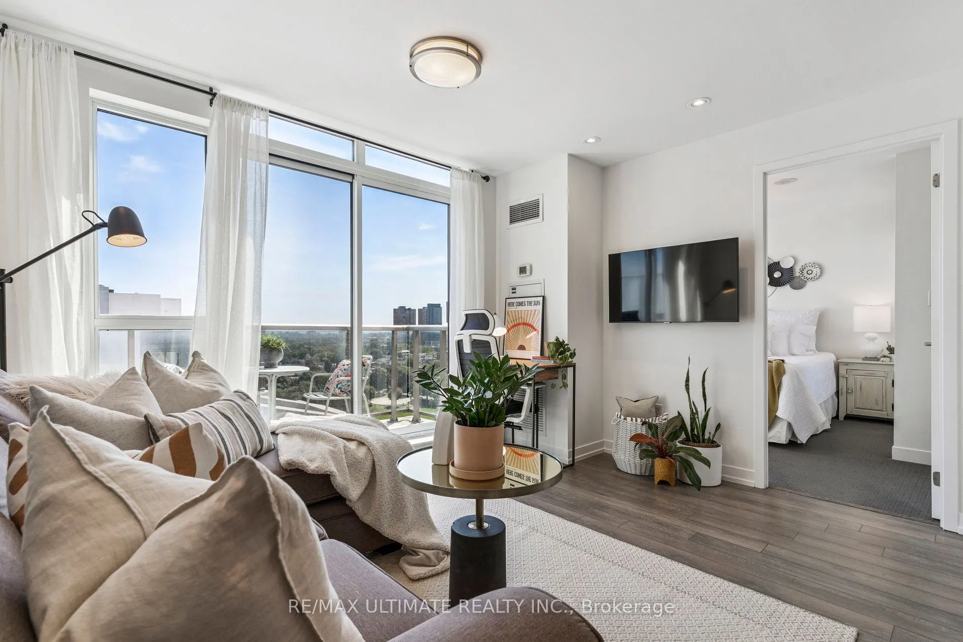 816 Lansdowne Avenue, #1402
