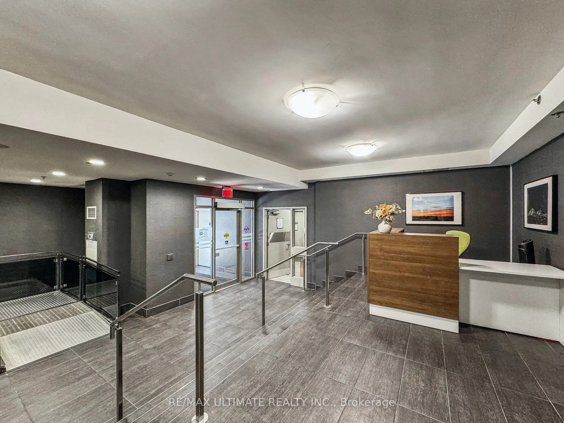 816 Lansdowne Avenue, #1402