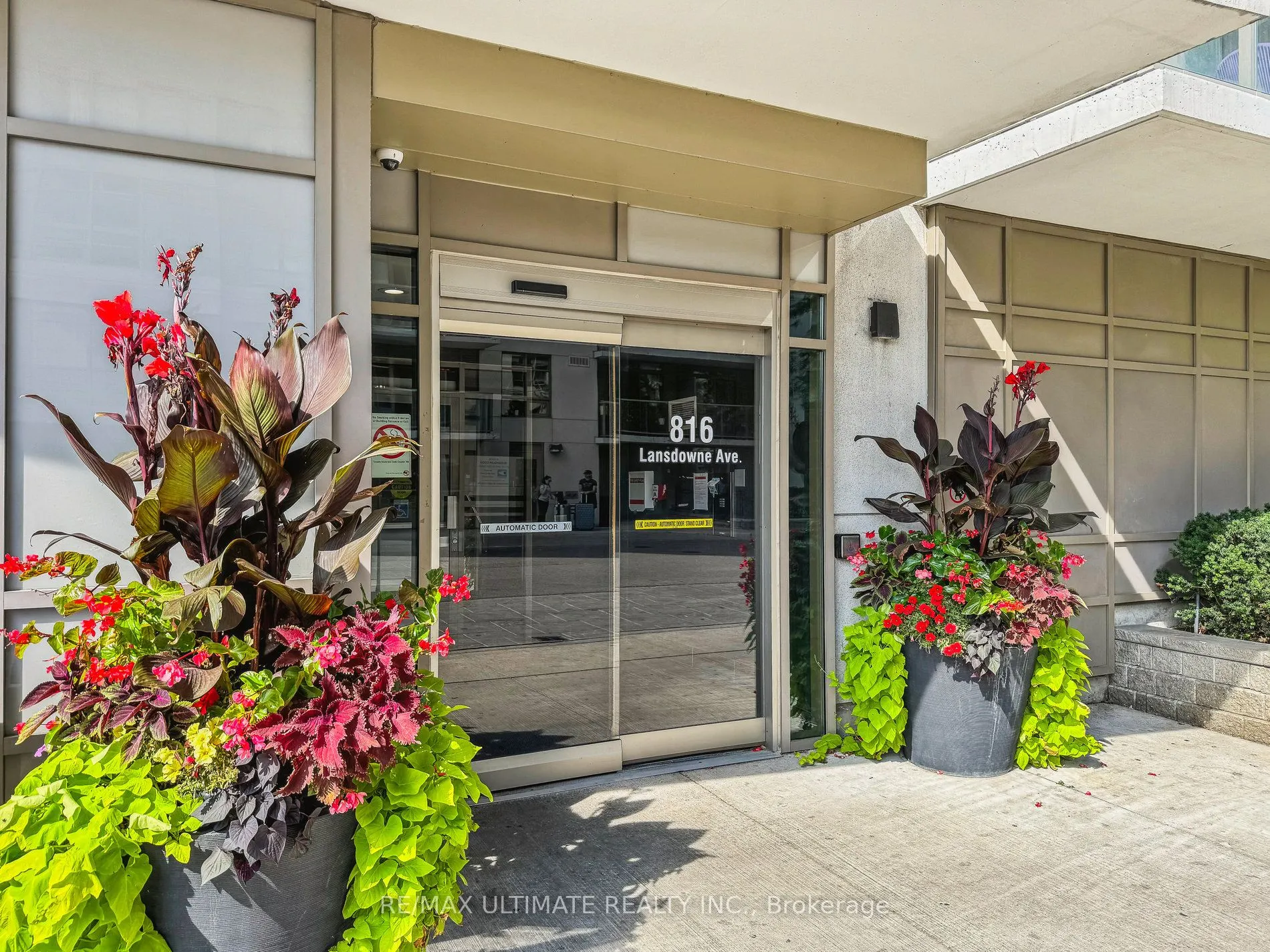 816 Lansdowne Avenue, #1402