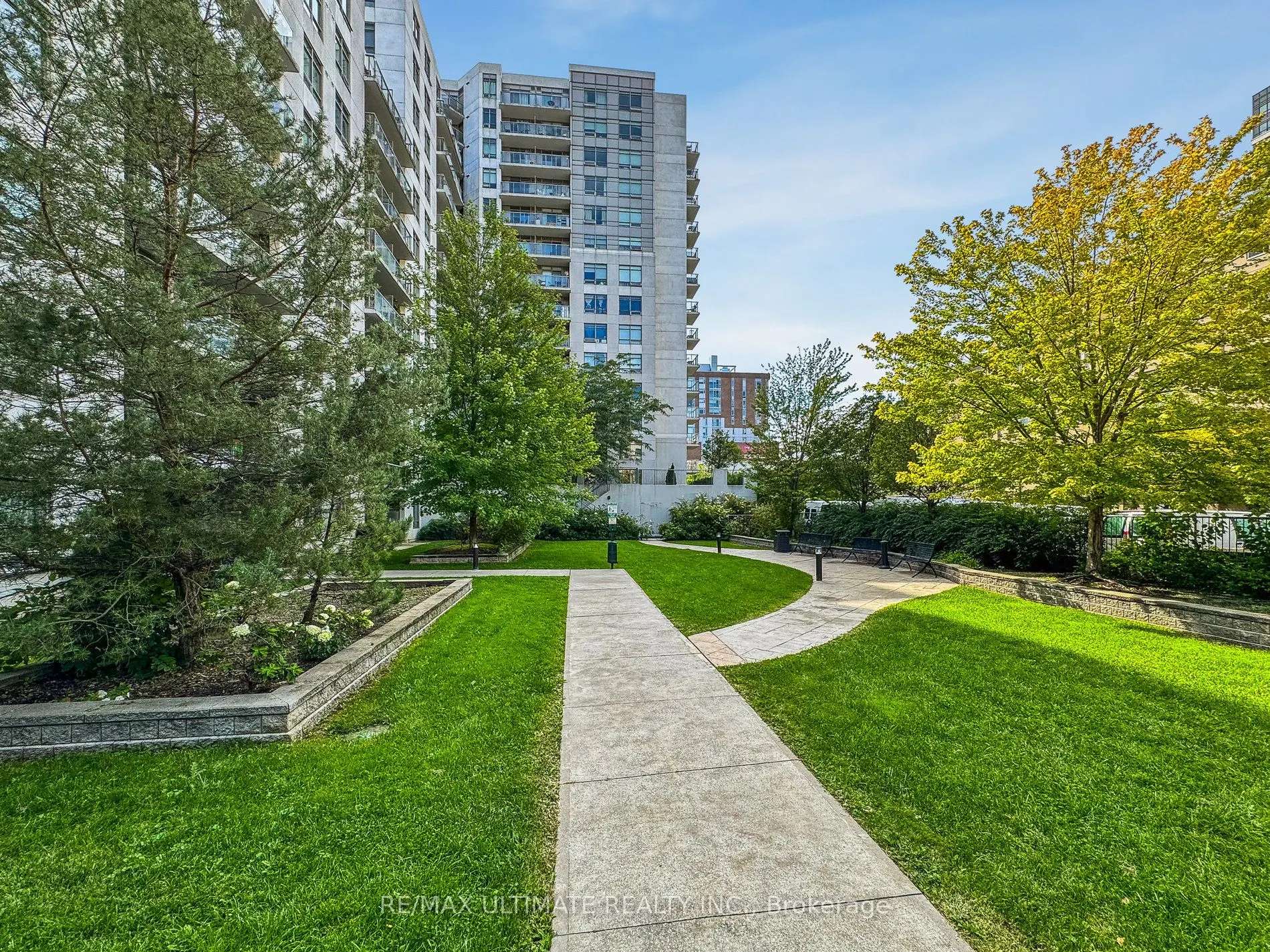 816 Lansdowne Avenue, #1402