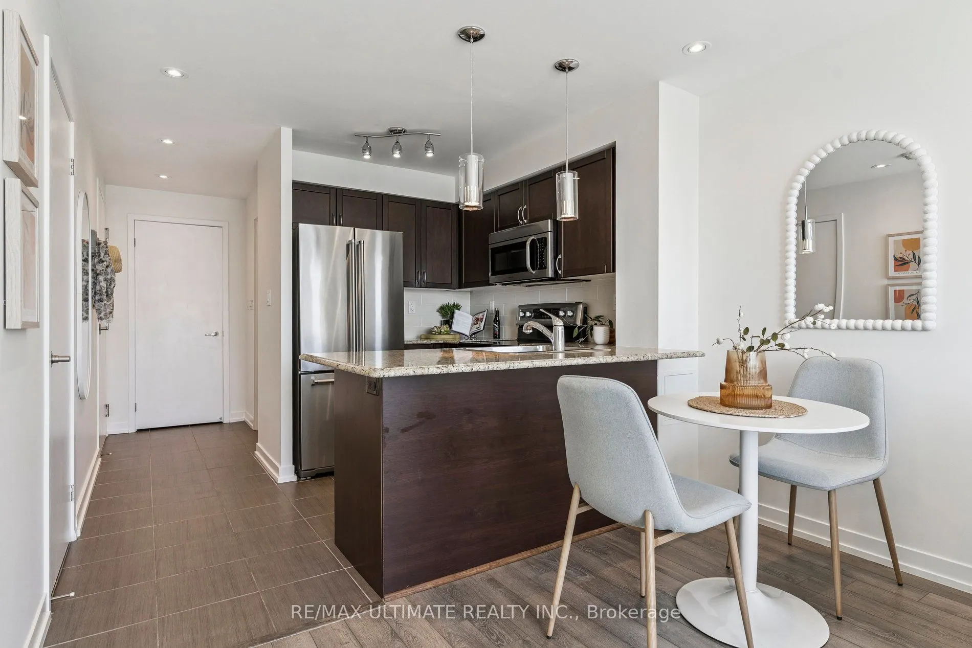 816 Lansdowne Avenue, #1402