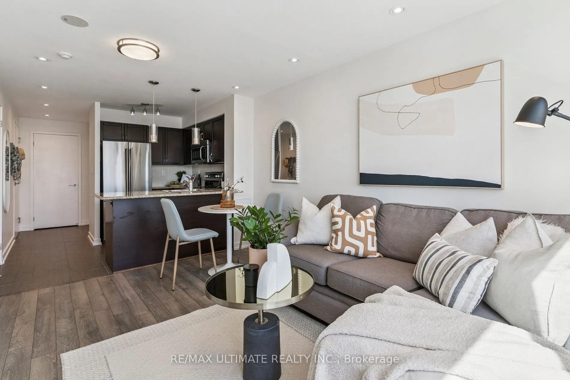 816 Lansdowne Avenue, #1402